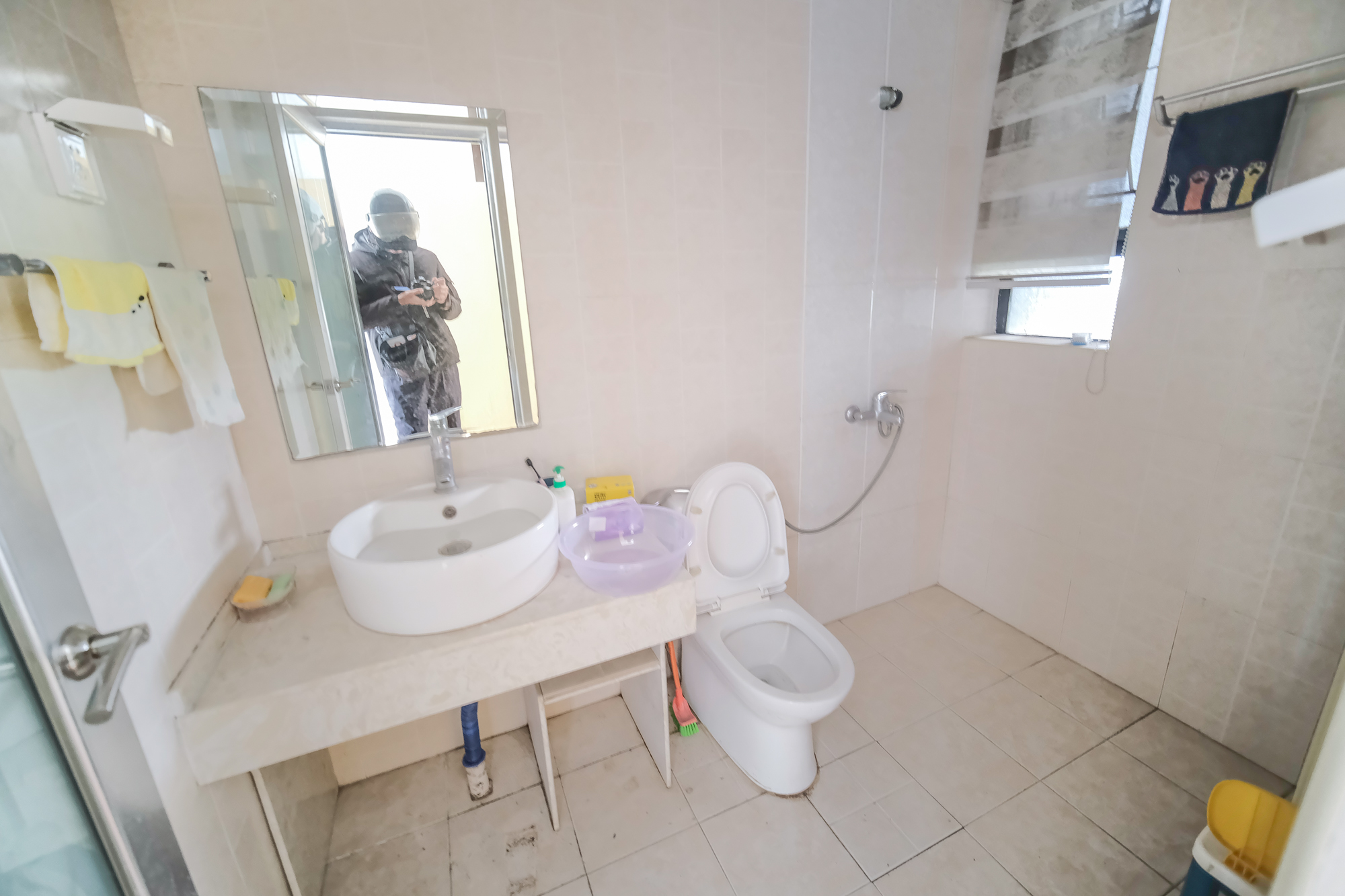 三一街区  3室2厅2卫   65.00万卫生间
