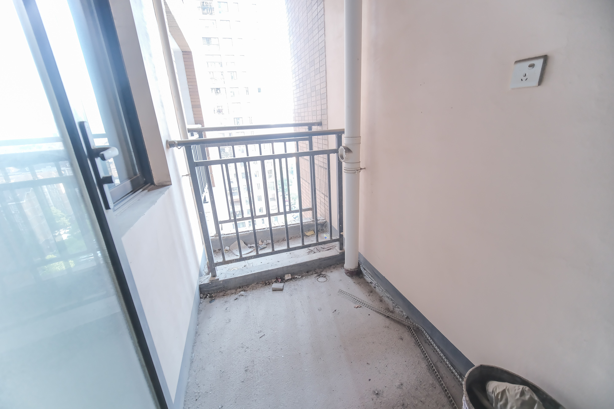 三一街区  2室2厅1卫   59.80万阳台