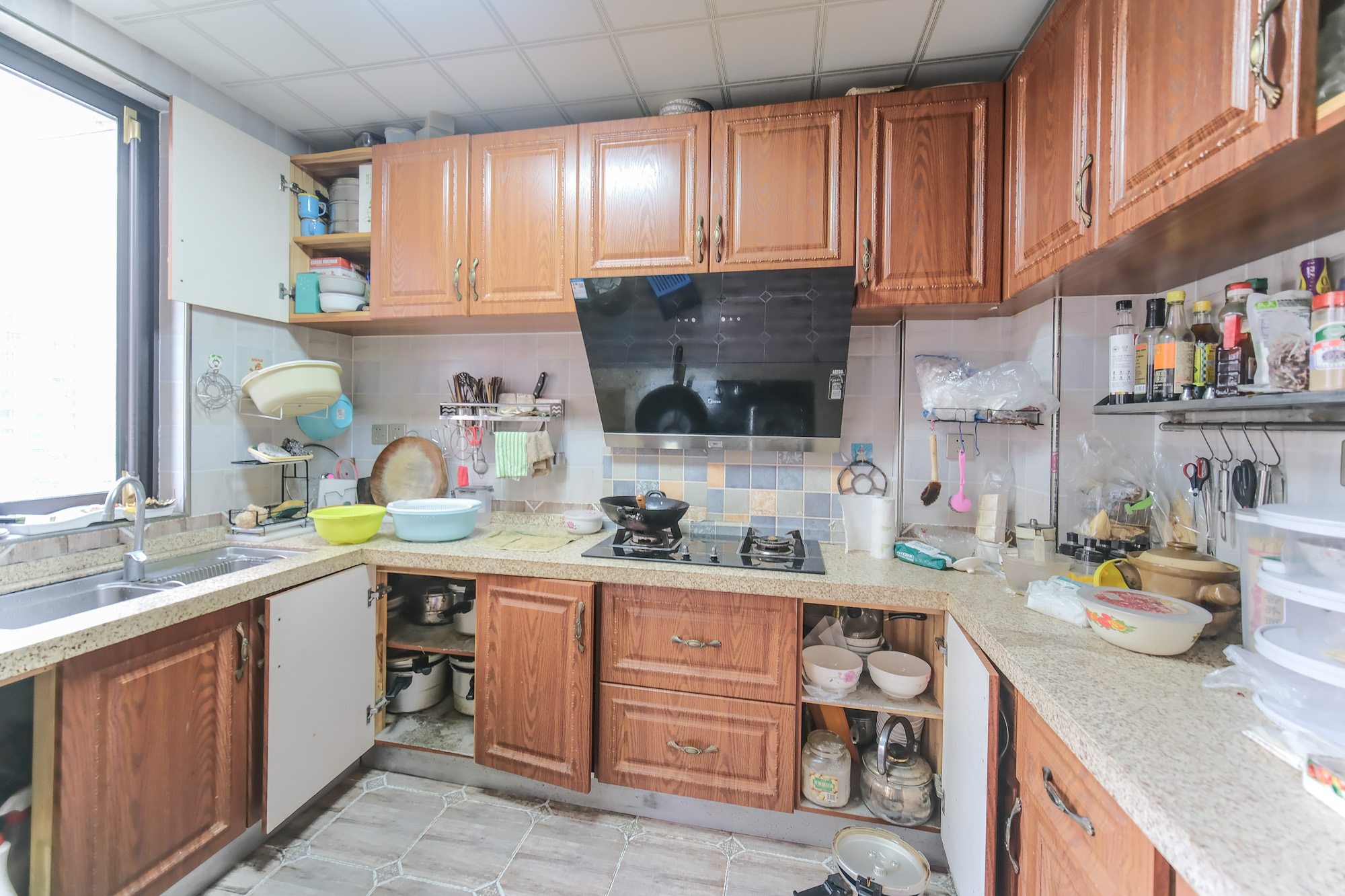 保利香槟国际 4室2厅2卫 105.0万 保利香槟国际 4室2厅2卫 105.0万厨房