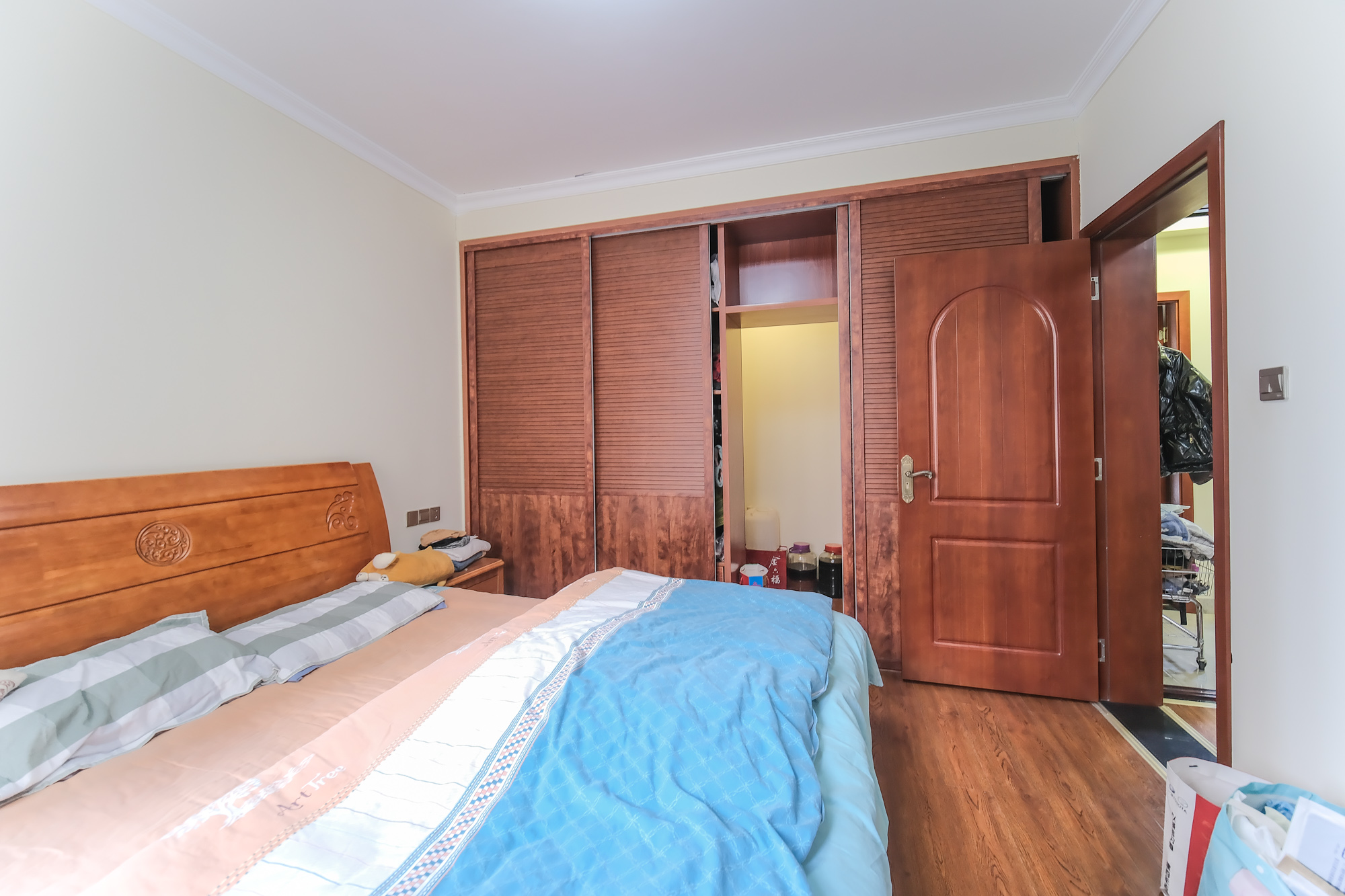 保利香槟国际 4室2厅2卫 105.0万 保利香槟国际 4室2厅2卫 105.0万卧室