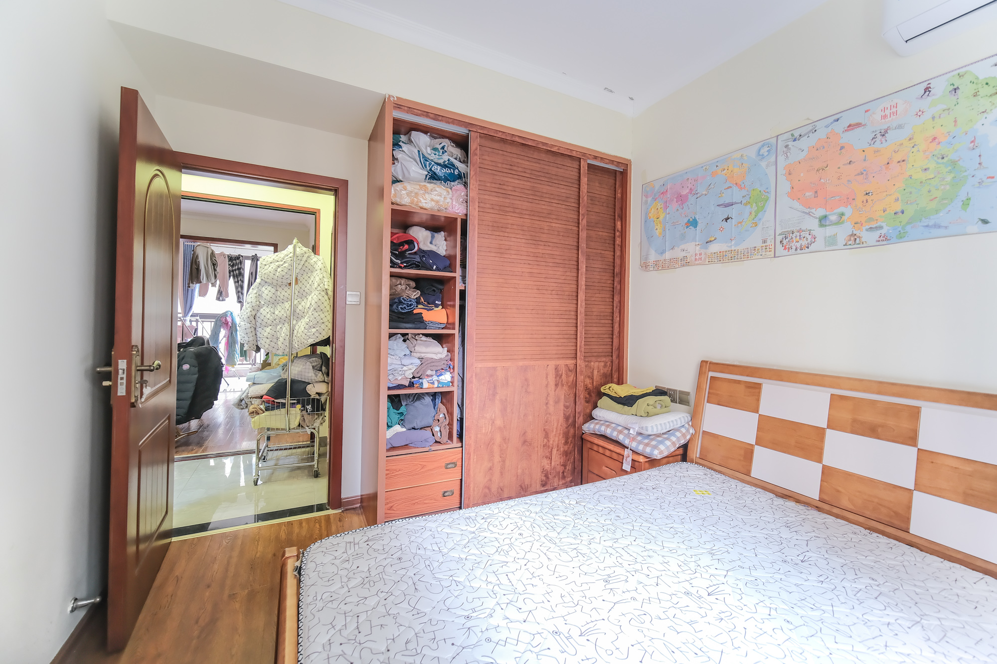 保利香槟国际 4室2厅2卫 105.0万 保利香槟国际 4室2厅2卫 105.0万卧室