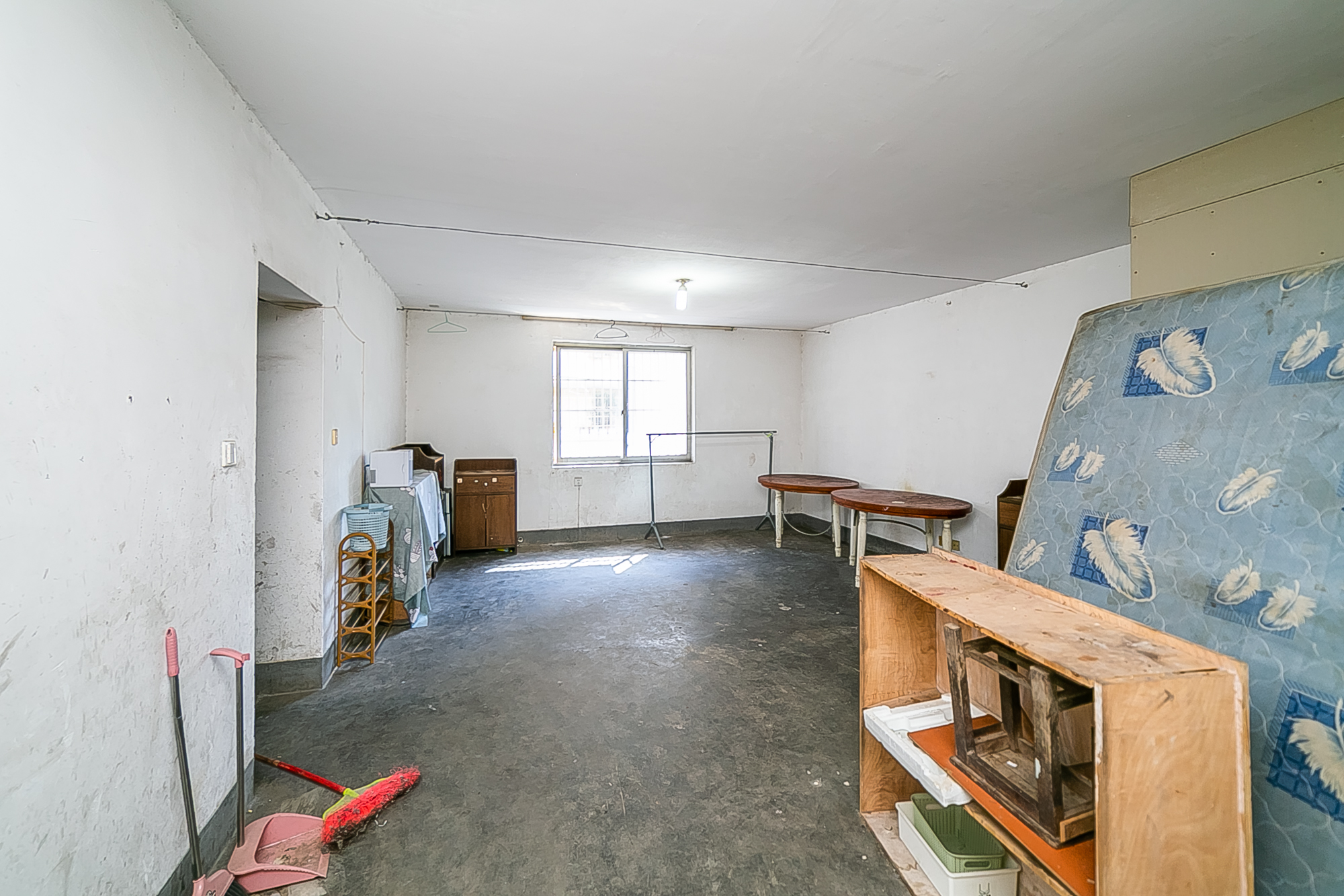 长征花园  3室2厅1卫    62.0万客厅