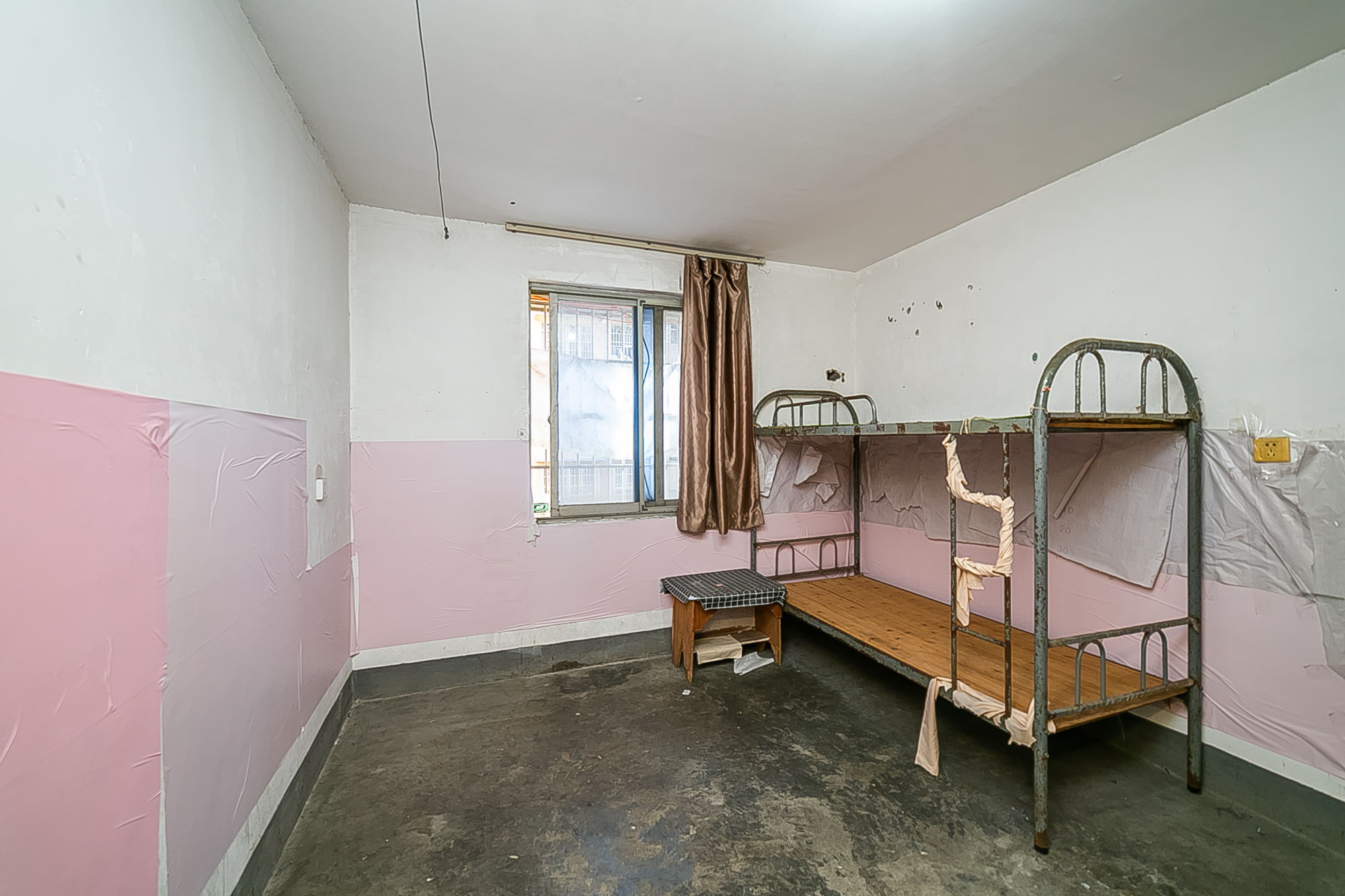 长征花园  3室2厅1卫    62.0万卧室