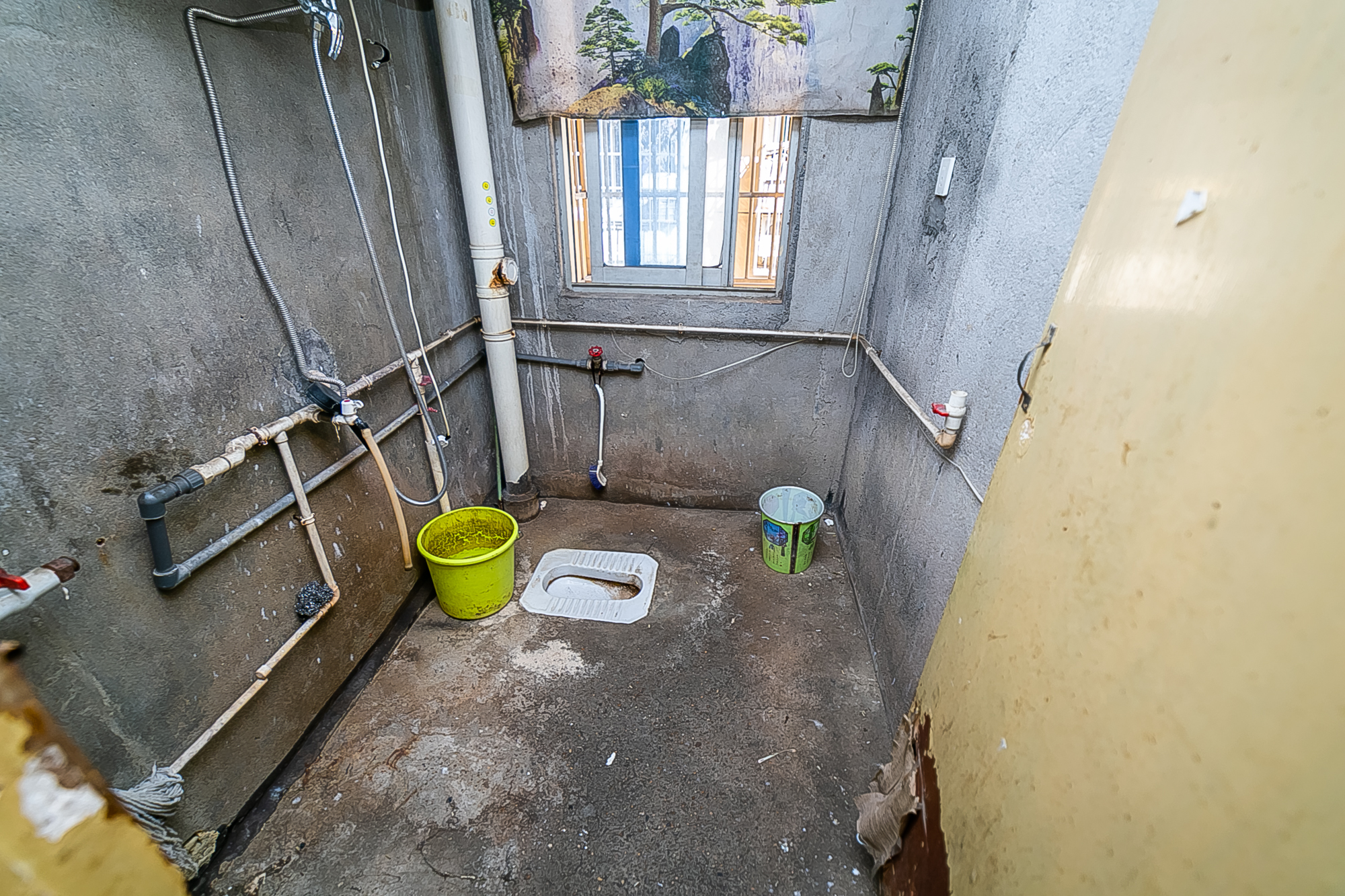 长征花园  3室2厅1卫    62.0万卫生间