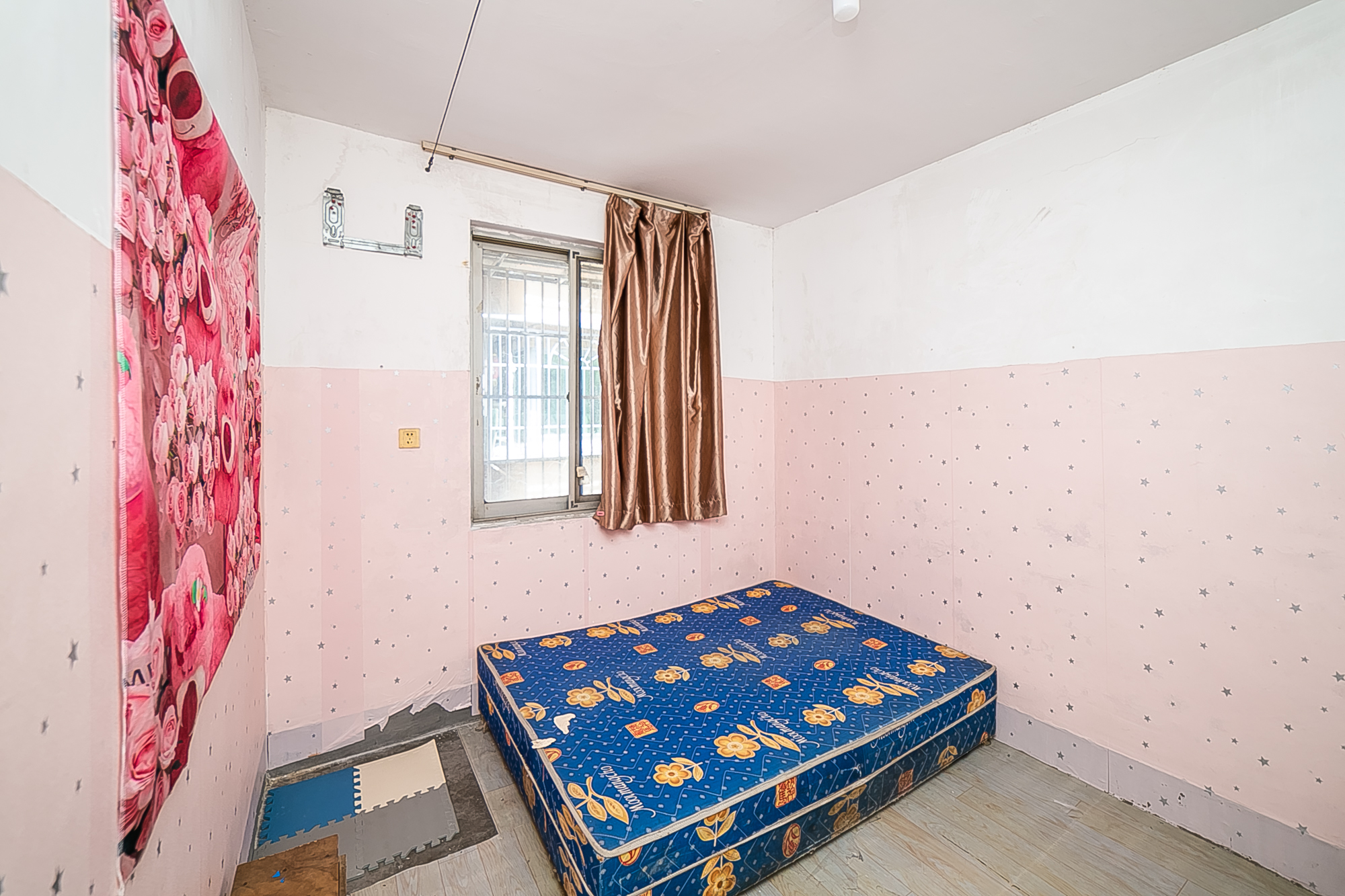 长征花园  3室2厅1卫    62.0万卧室