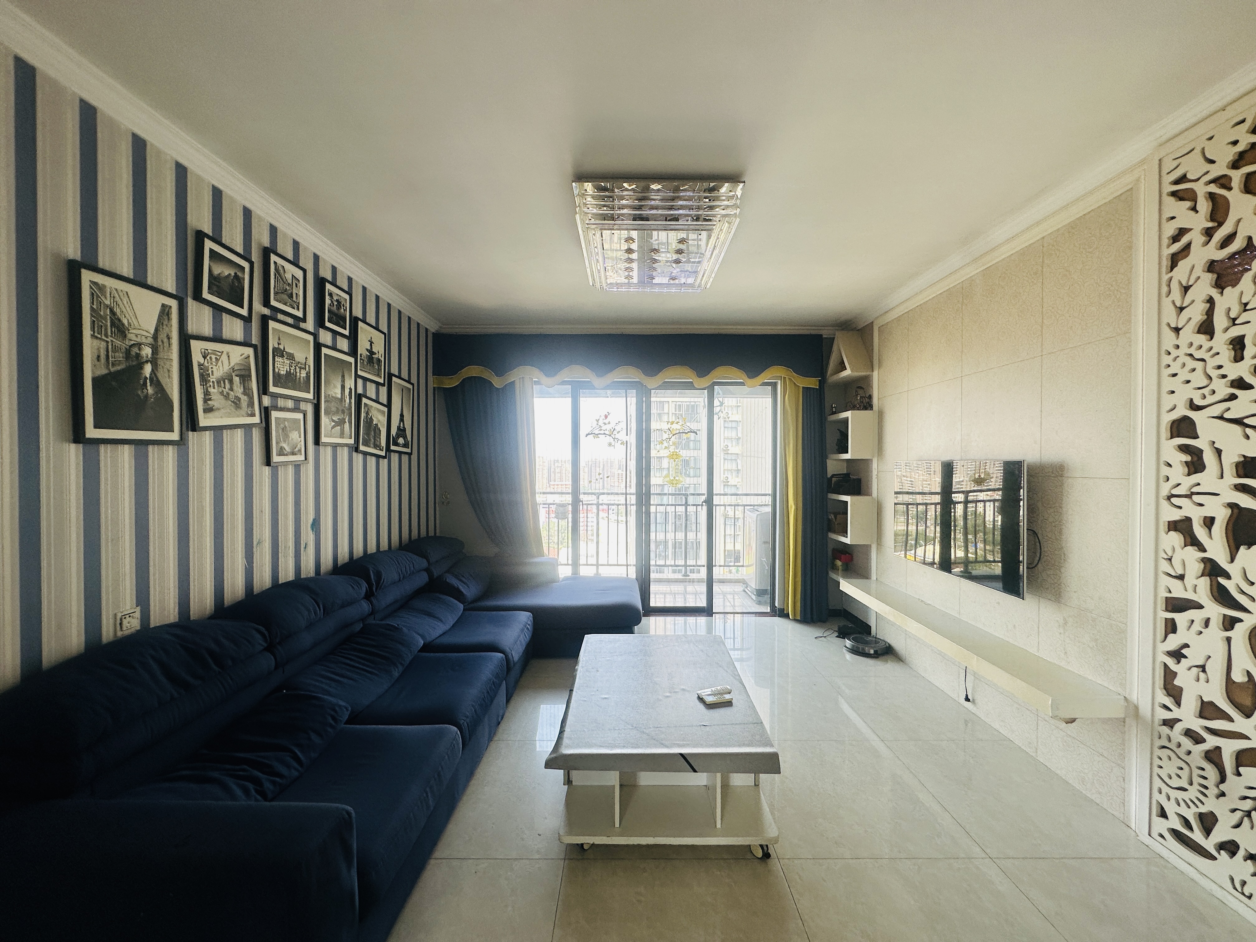 锦地翰城二期 3室2厅2卫 148.0万 锦地翰城二期 3室2厅2卫 148.0万客厅