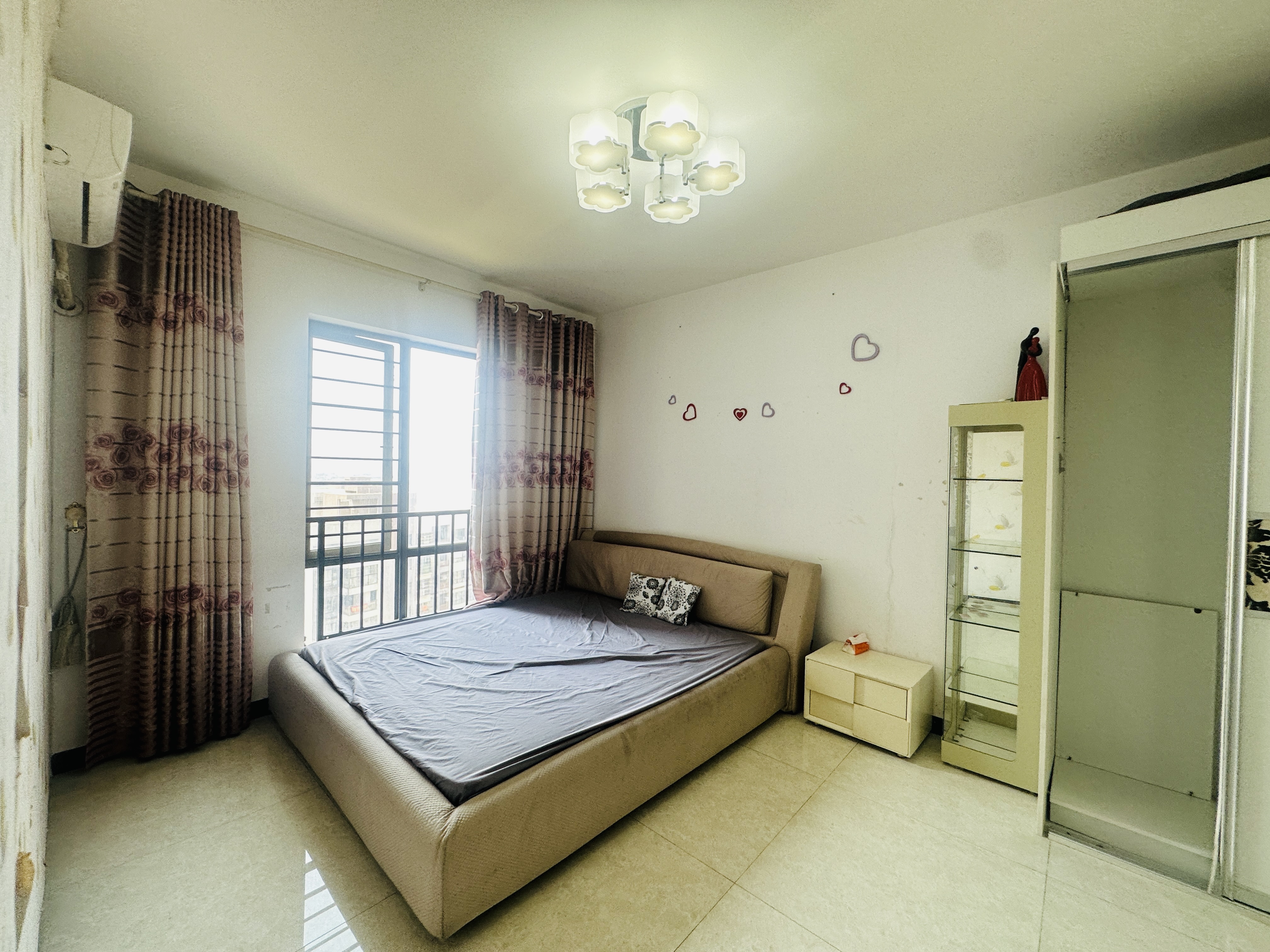 锦地翰城二期 3室2厅2卫 148.0万 锦地翰城二期 3室2厅2卫 148.0万卧室