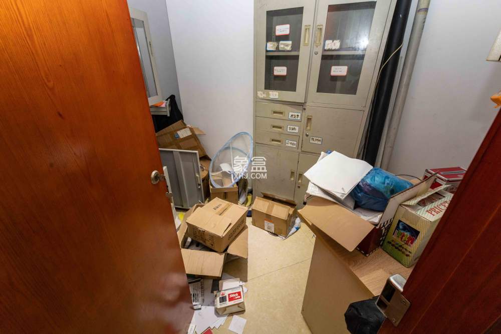 華雅國際財富中心   284.5㎡     245.00萬
