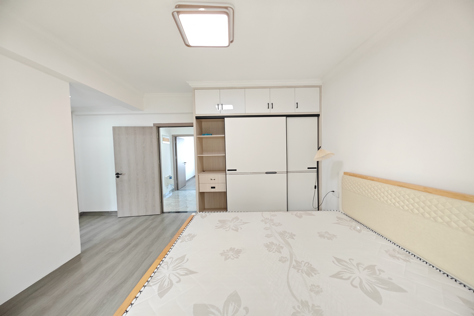 建发中央悦府  3室2厅2卫   160.00万卧室