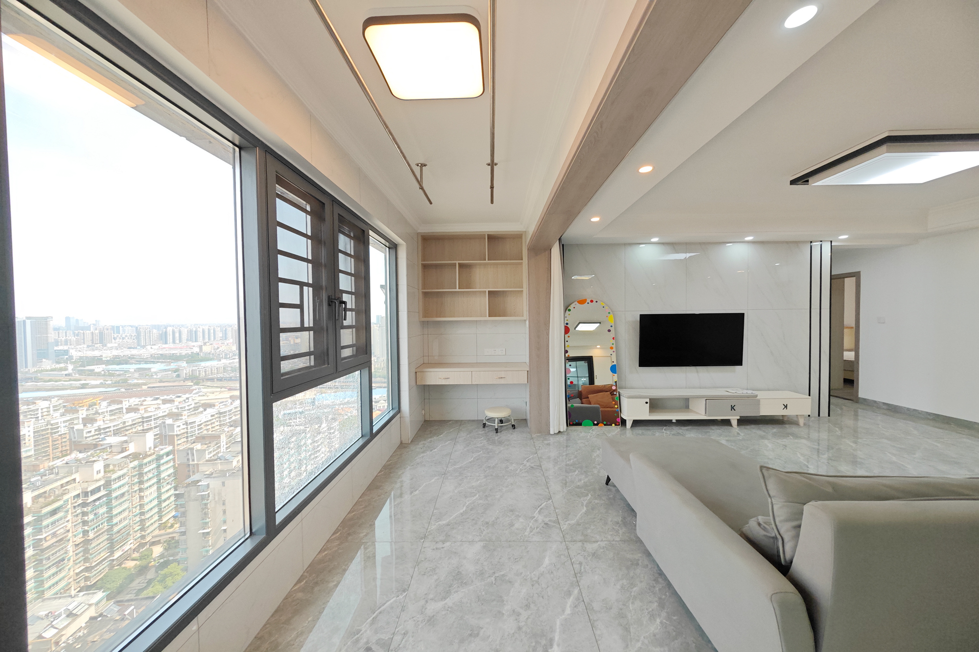 建发中央悦府  3室2厅2卫   160.00万阳台