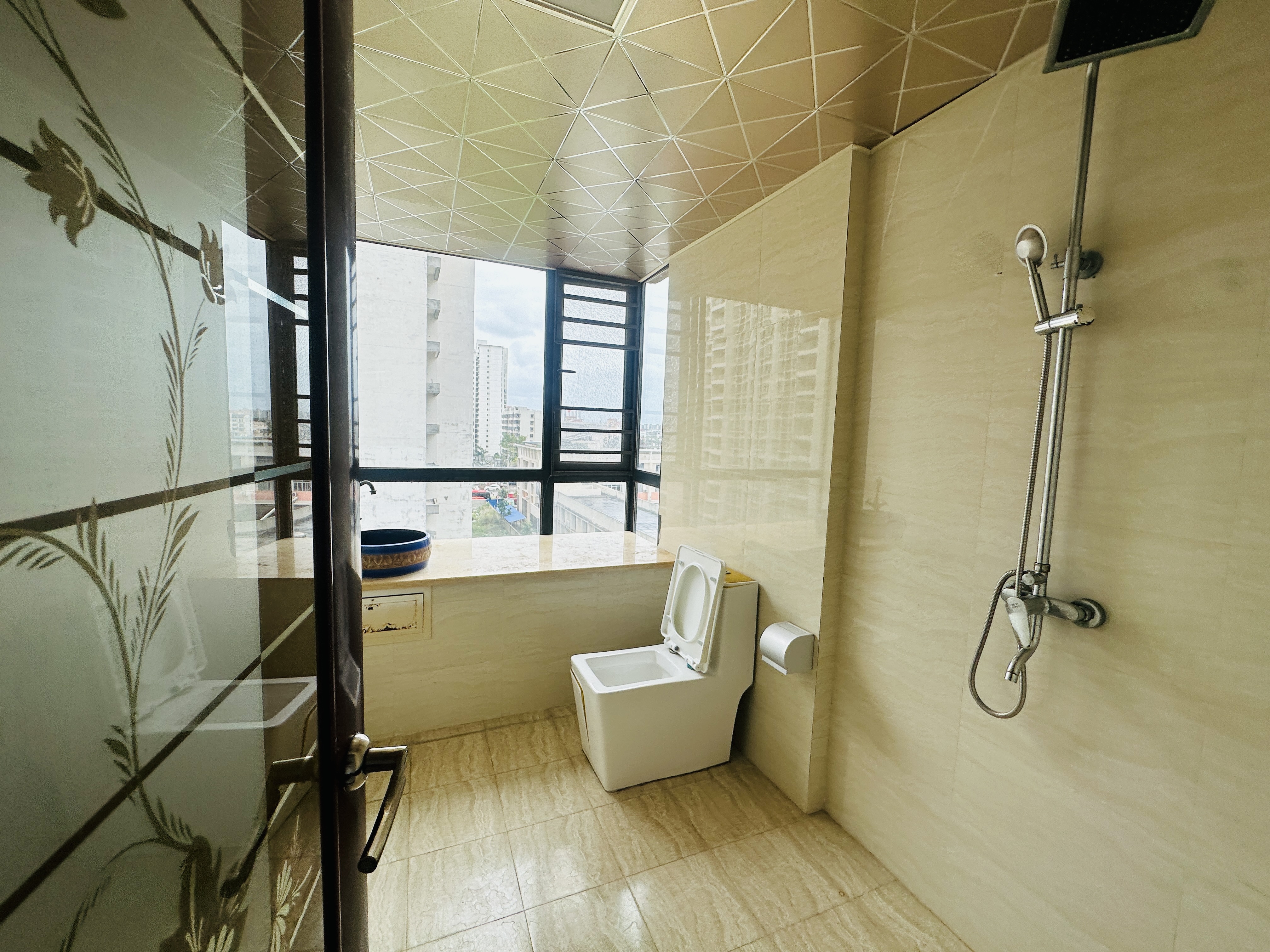 海岸金沙 3室2厅2卫 208.0万 海岸金沙 3室2厅2卫 208.0万卫生间