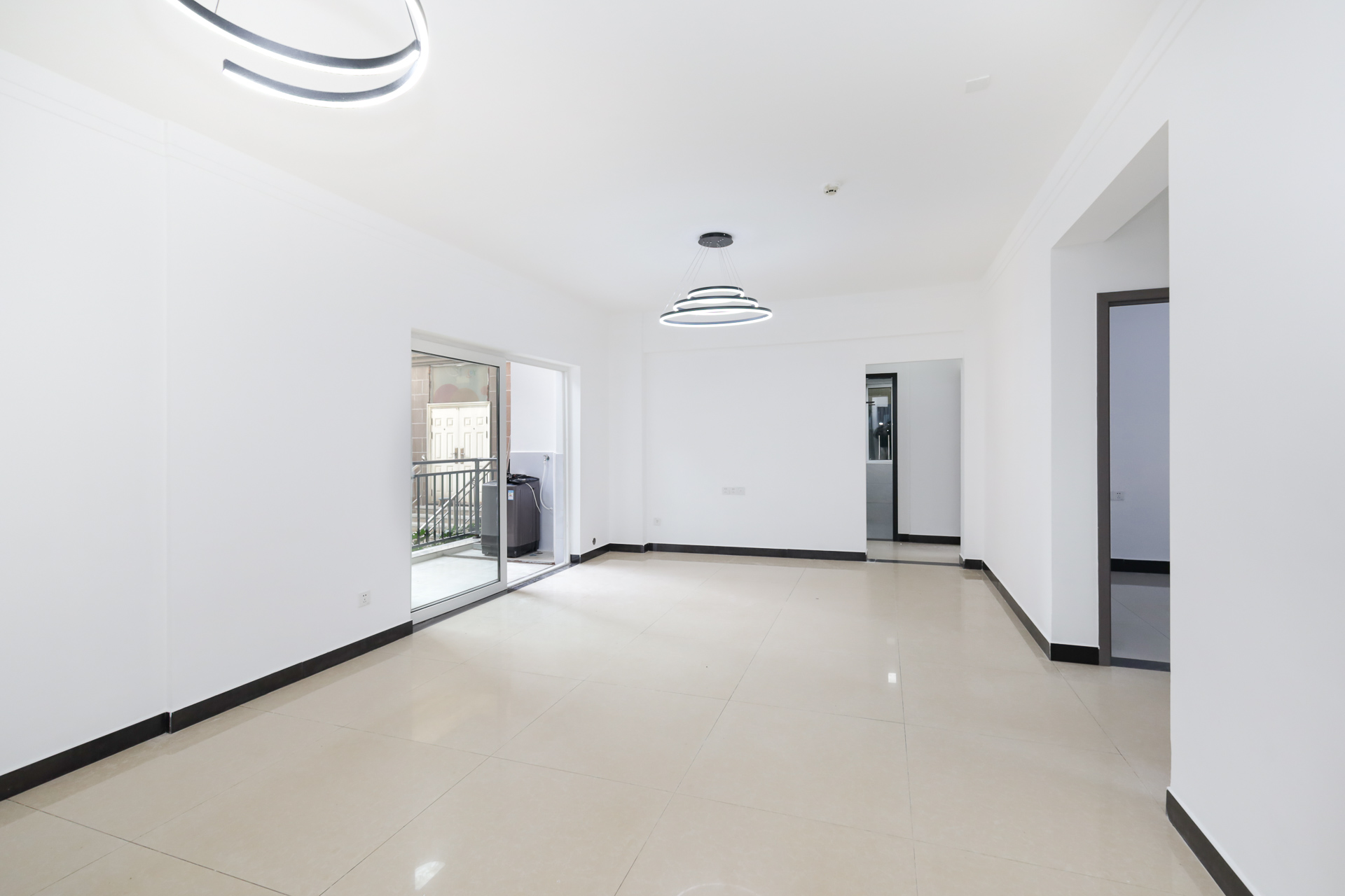 山与墅 4室2厅2卫 78.8万 山与墅 4室2厅2卫 78.8万客厅