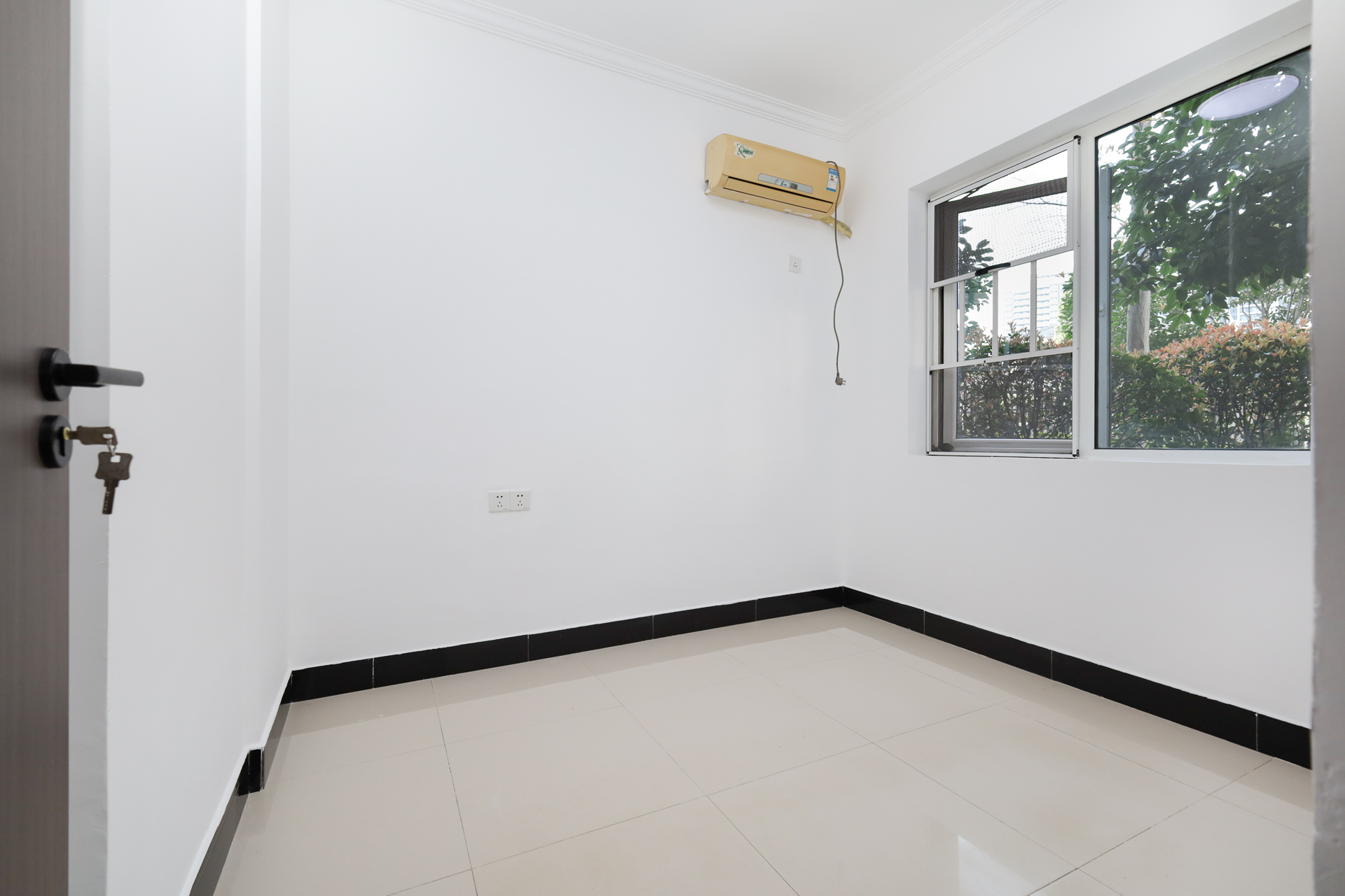 山与墅 4室2厅2卫 78.8万 山与墅 4室2厅2卫 78.8万卧室