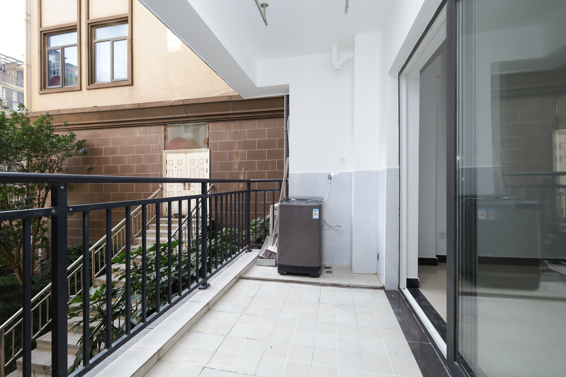 山与墅 4室2厅2卫 78.8万 山与墅 4室2厅2卫 78.8万阳台