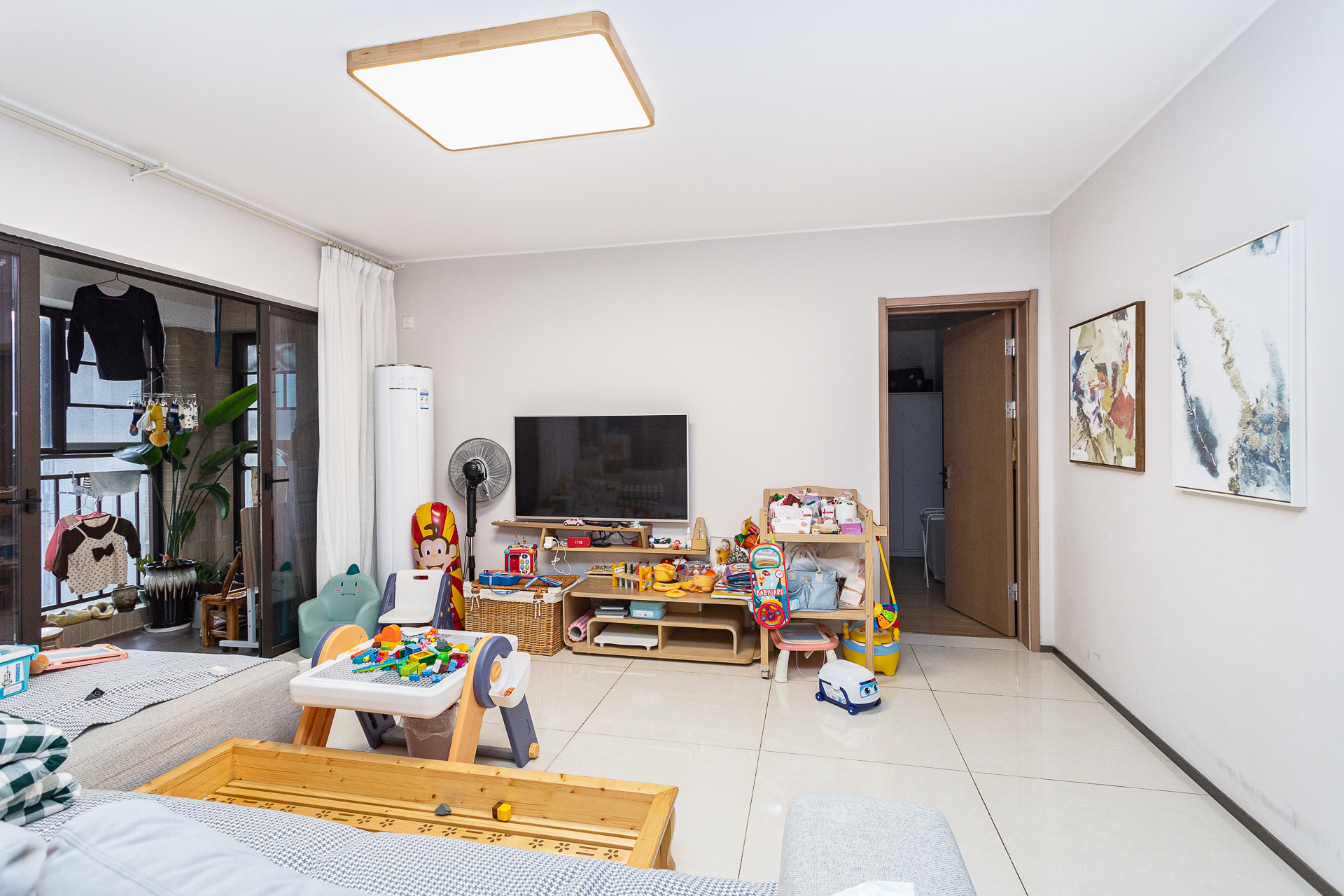 时代倾城二期 4室2厅2卫 108.0万 时代倾城二期 4室2厅2卫 108.0万客厅