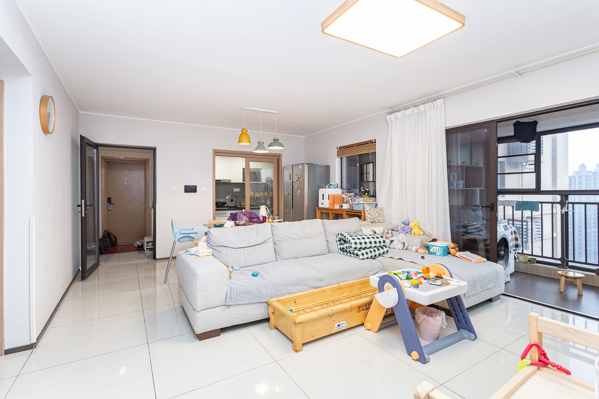 时代倾城二期 4室2厅2卫 108.0万 时代倾城二期 4室2厅2卫 108.0万客厅