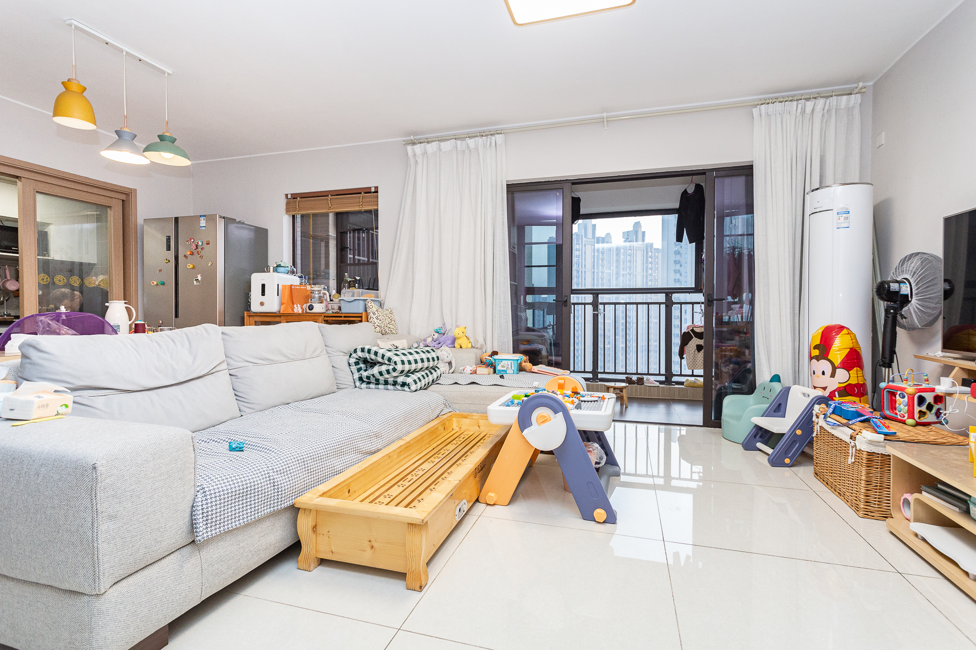 时代倾城二期 4室2厅2卫 108.0万 时代倾城二期 4室2厅2卫 108.0万客厅