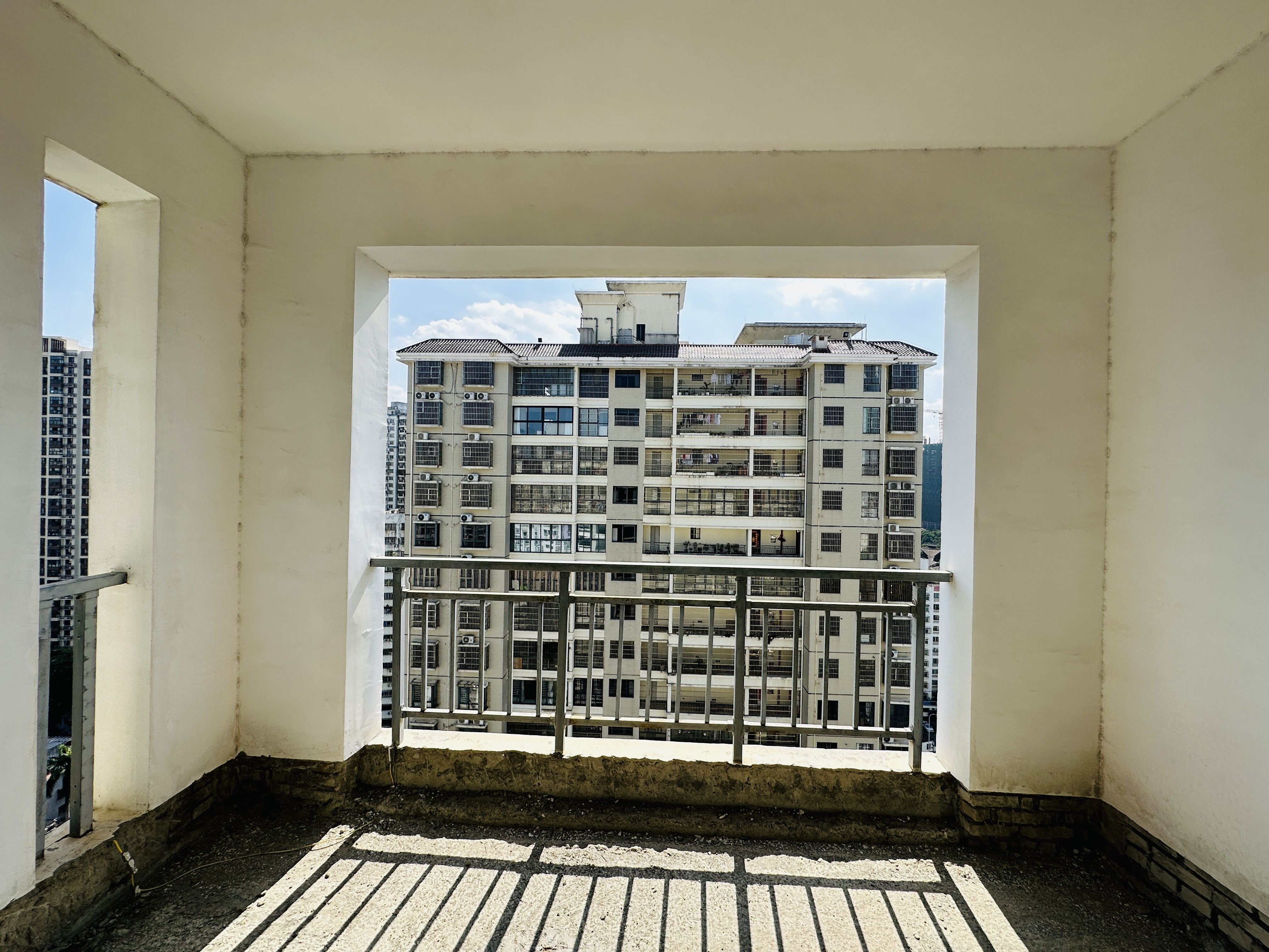 四季雅居 3室2厅2卫 226.0万 四季雅居 3室2厅2卫 226.0万阳台