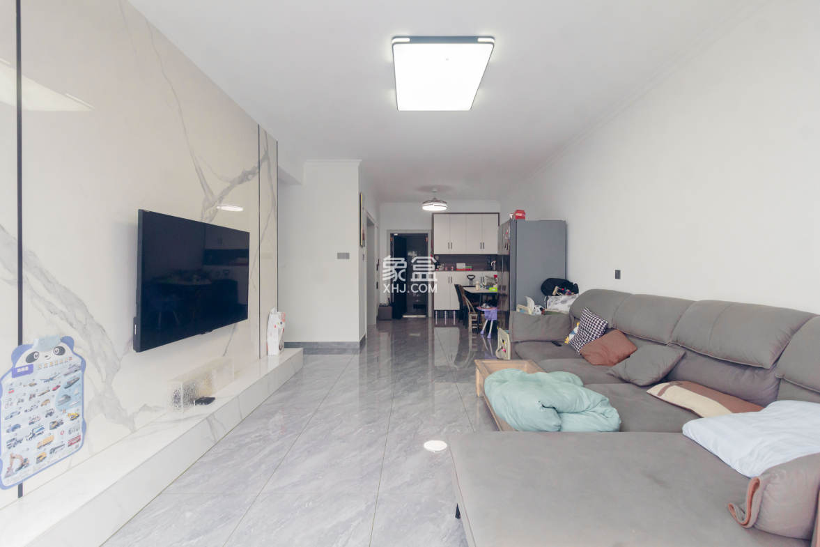 日盛湖湘花苑  3室2厅2卫    85.0万 日盛湖湘花苑  3室2厅2卫    85.0万客厅