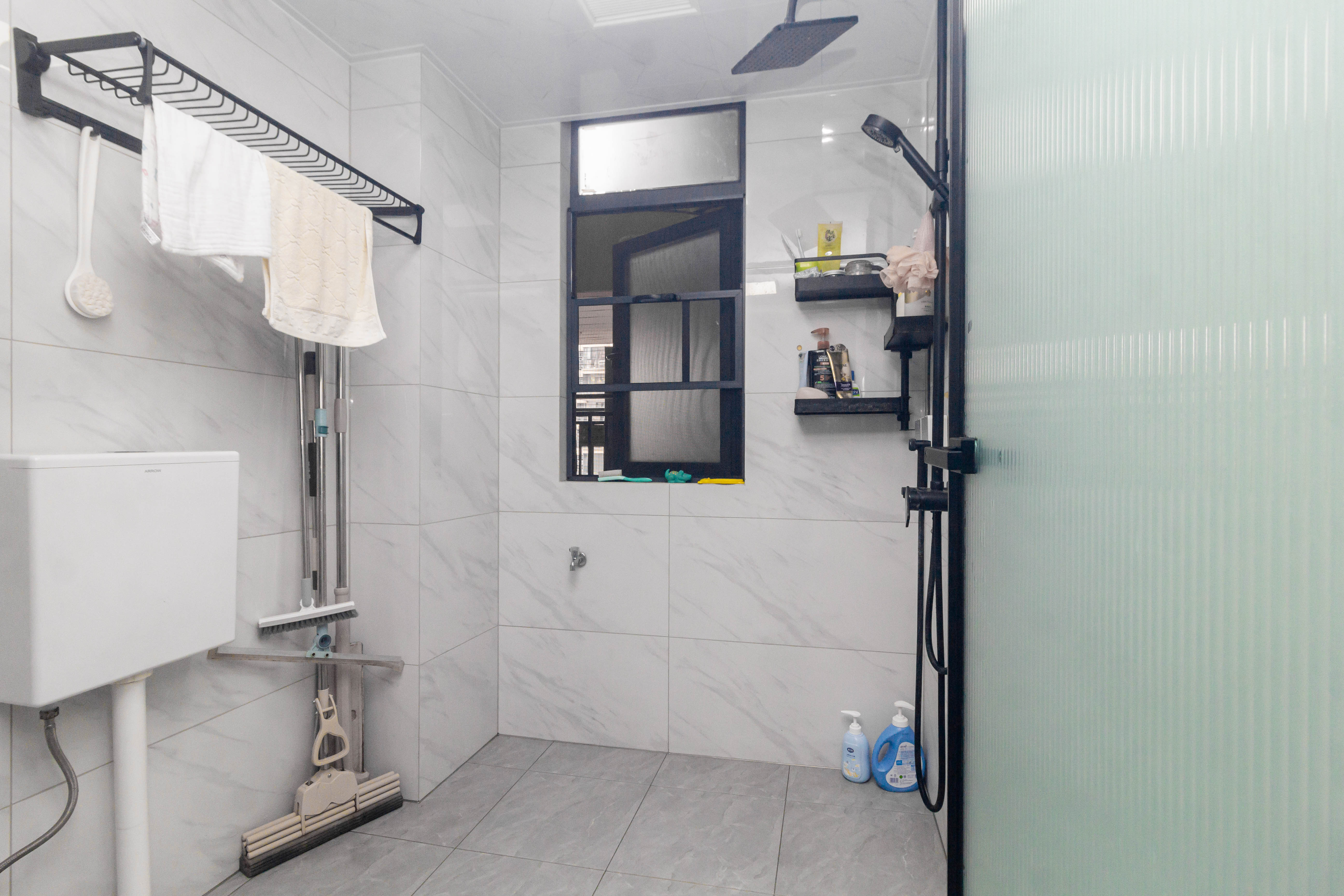 日盛湖湘花苑  3室2厅2卫    85.0万 日盛湖湘花苑  3室2厅2卫    85.0万卫生间