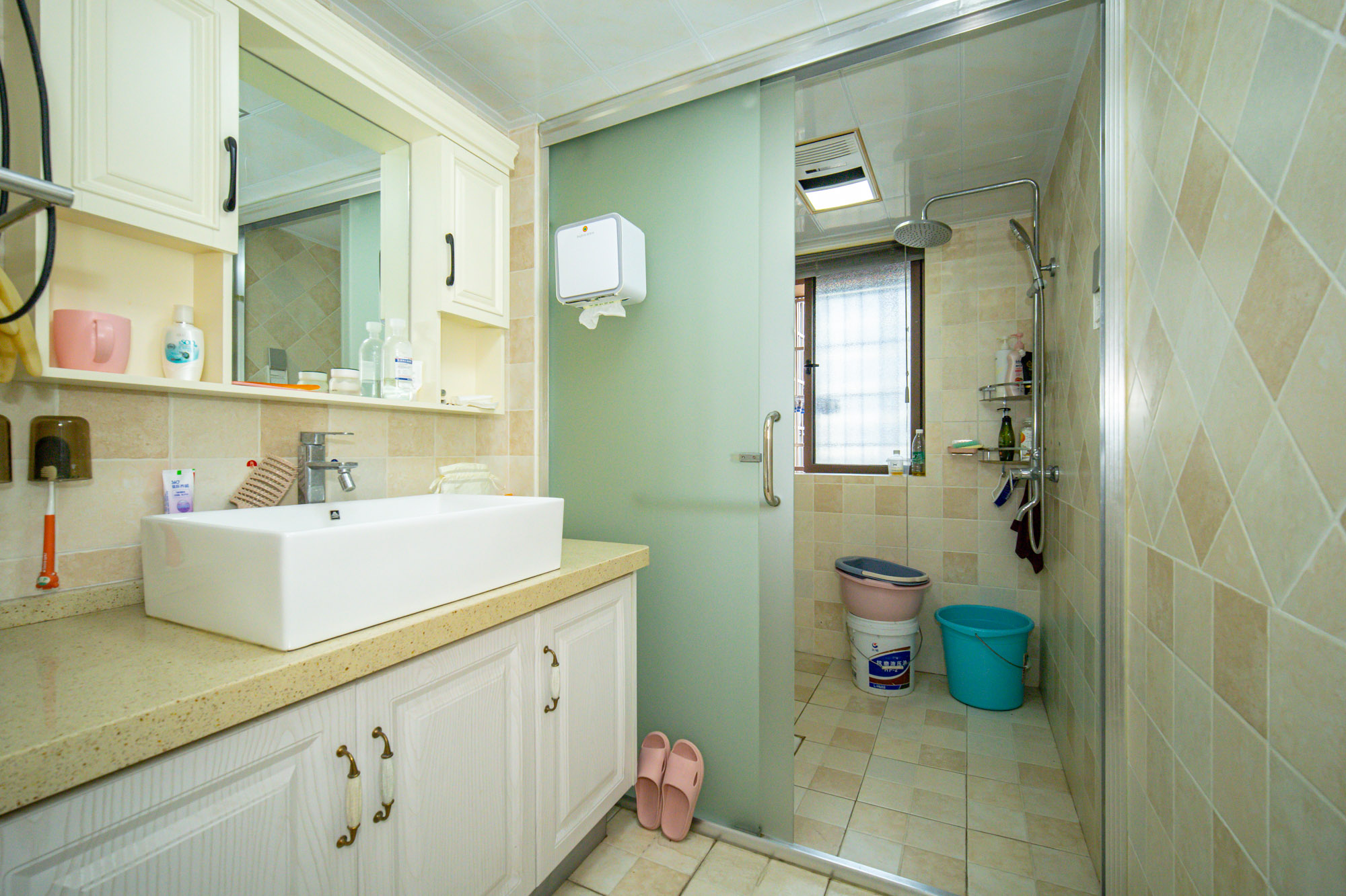 新长海广场  3室2厅2卫    78.0万 新长海广场  3室2厅2卫    78.0万卫生间