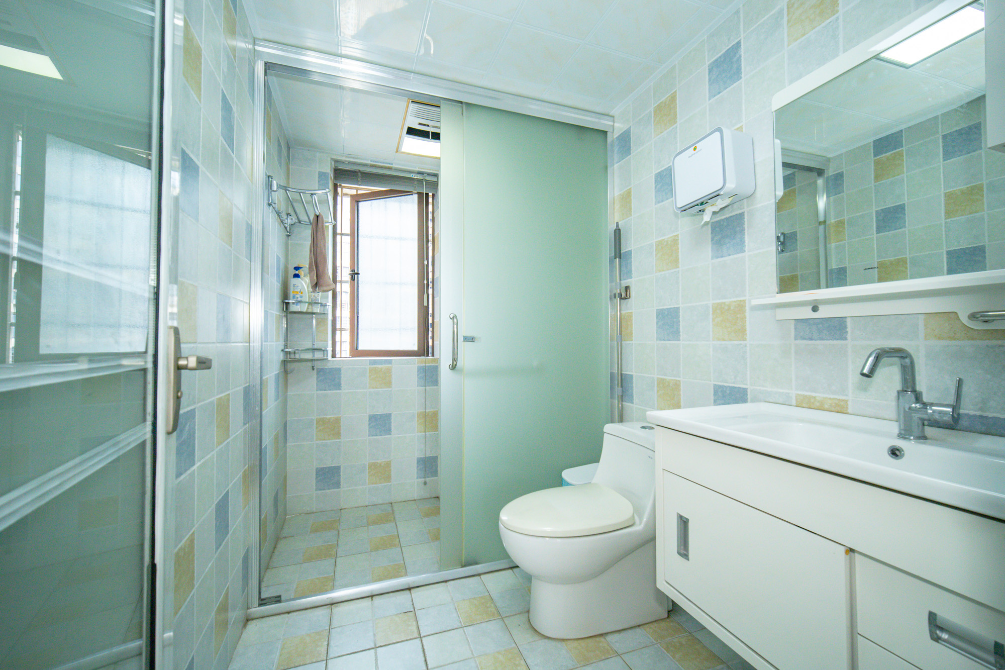 新长海广场  3室2厅2卫    78.0万 新长海广场  3室2厅2卫    78.0万卫生间