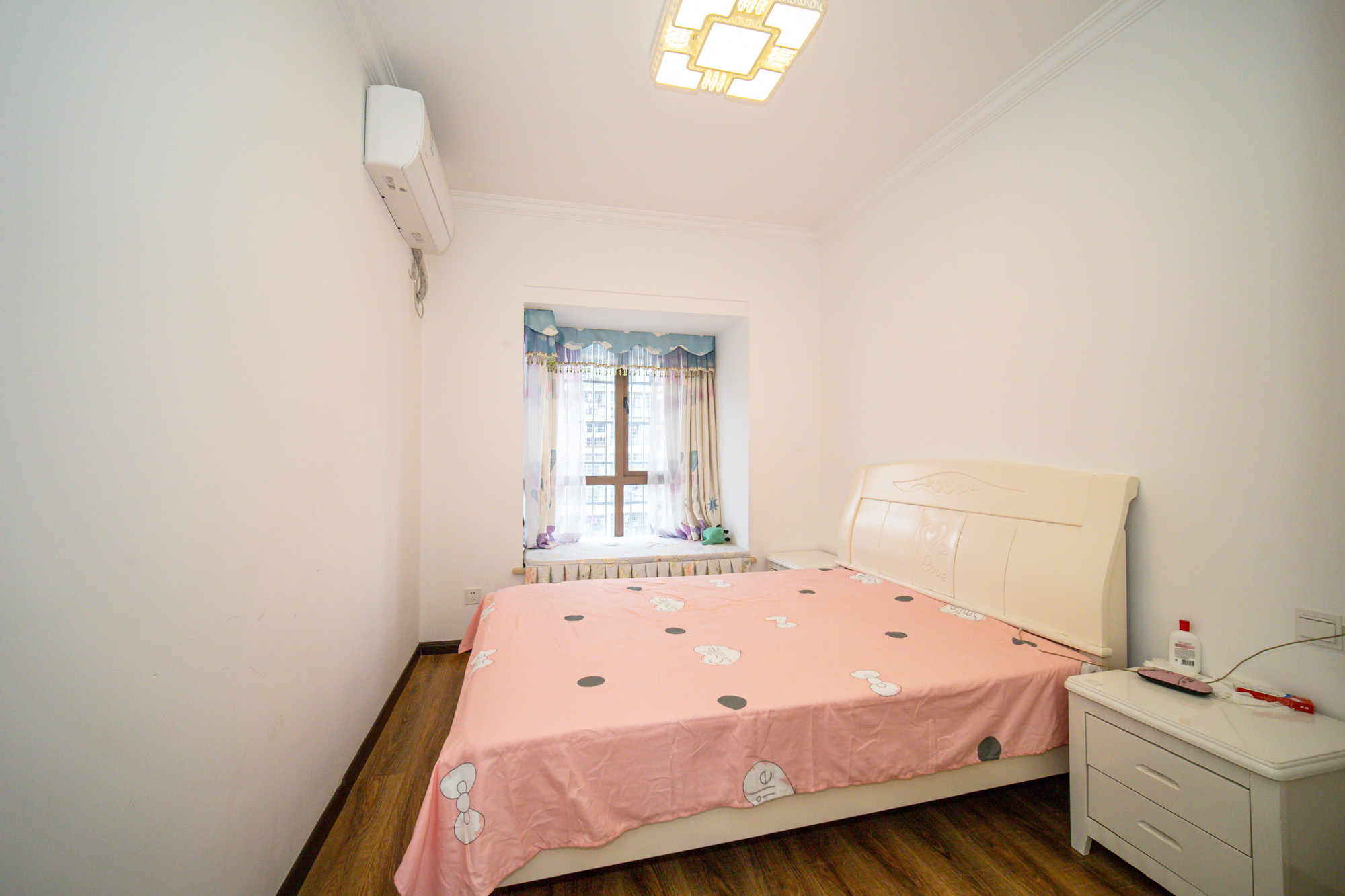 新长海广场  3室2厅2卫    78.0万 新长海广场  3室2厅2卫    78.0万卧室