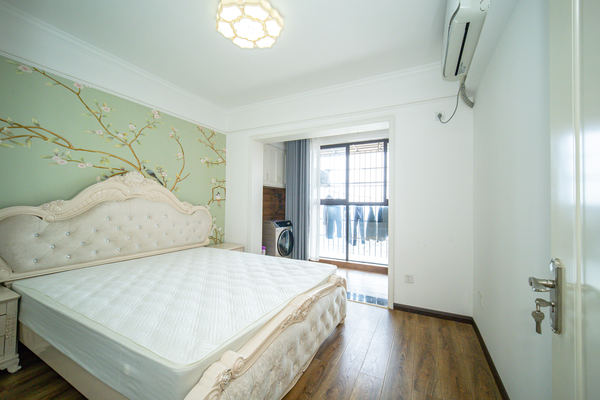 新长海广场  3室2厅2卫    78.0万 新长海广场  3室2厅2卫    78.0万卧室