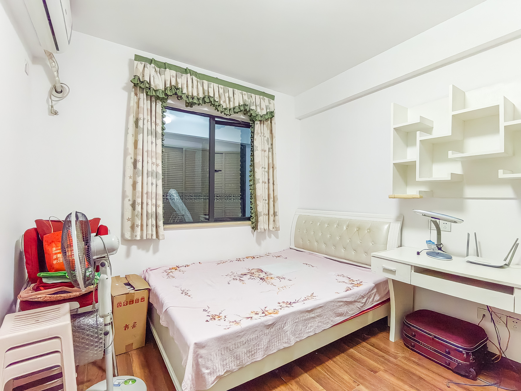 三一街区 3室2厅2卫 76.8万 三一街区 3室2厅2卫 76.8万卧室