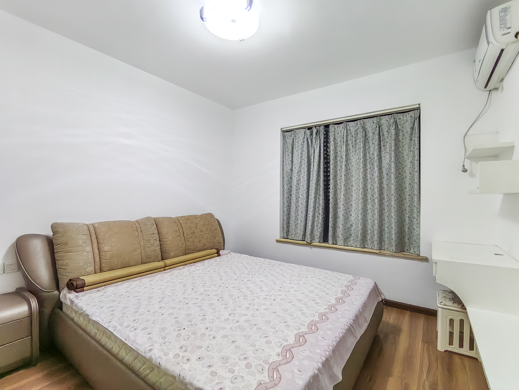 三一街区 3室2厅2卫 76.8万 三一街区 3室2厅2卫 76.8万卧室