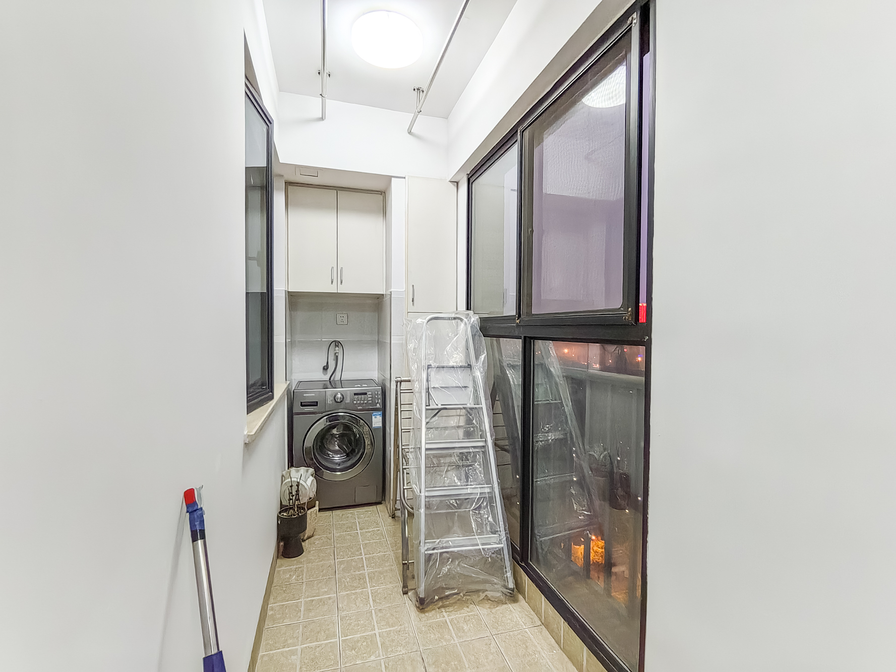 三一街区 3室2厅2卫 76.8万 三一街区 3室2厅2卫 76.8万阳台