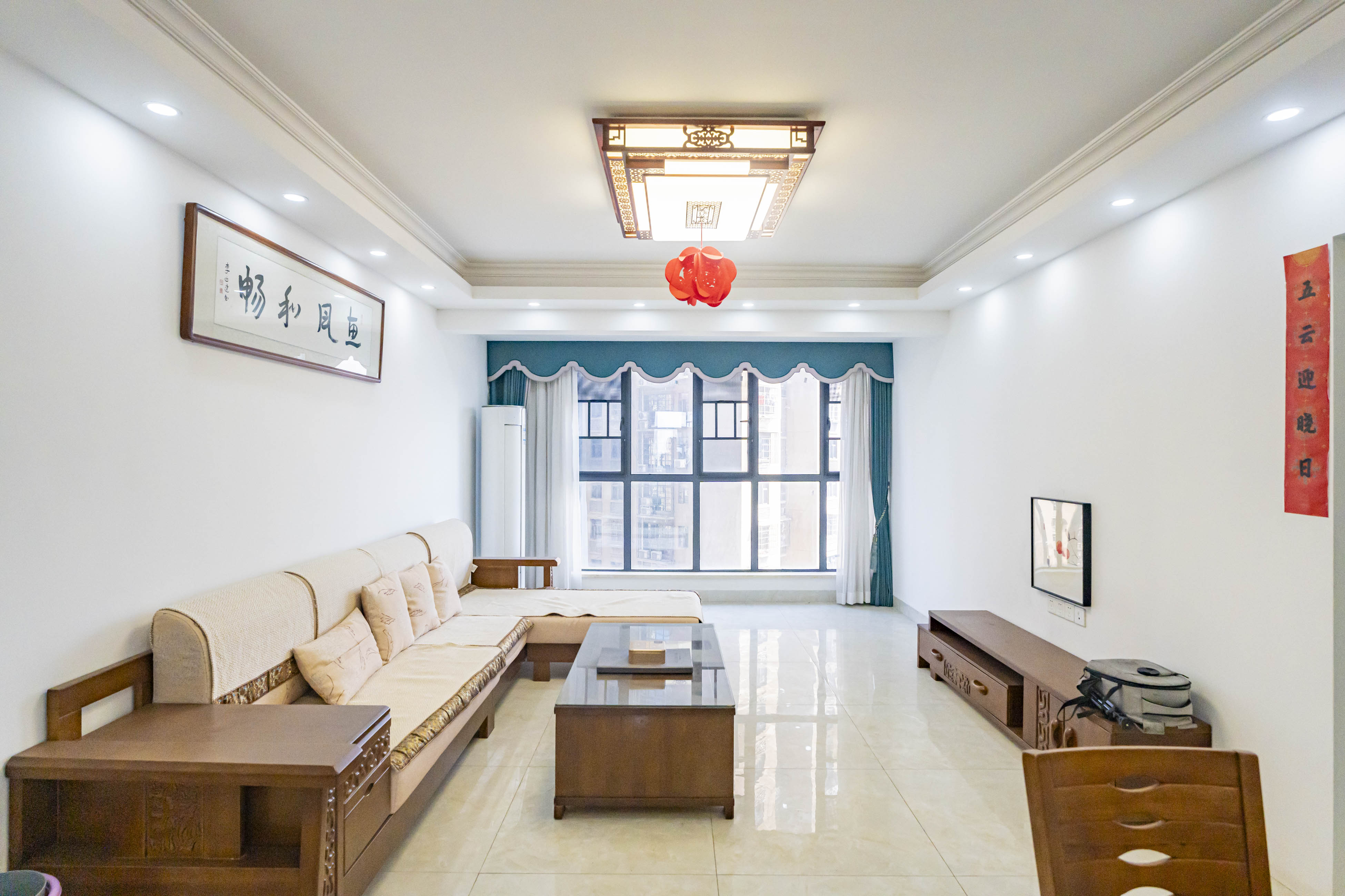 悦湖山 4室2厅2卫 90.0万 悦湖山 4室2厅2卫 90.0万客厅