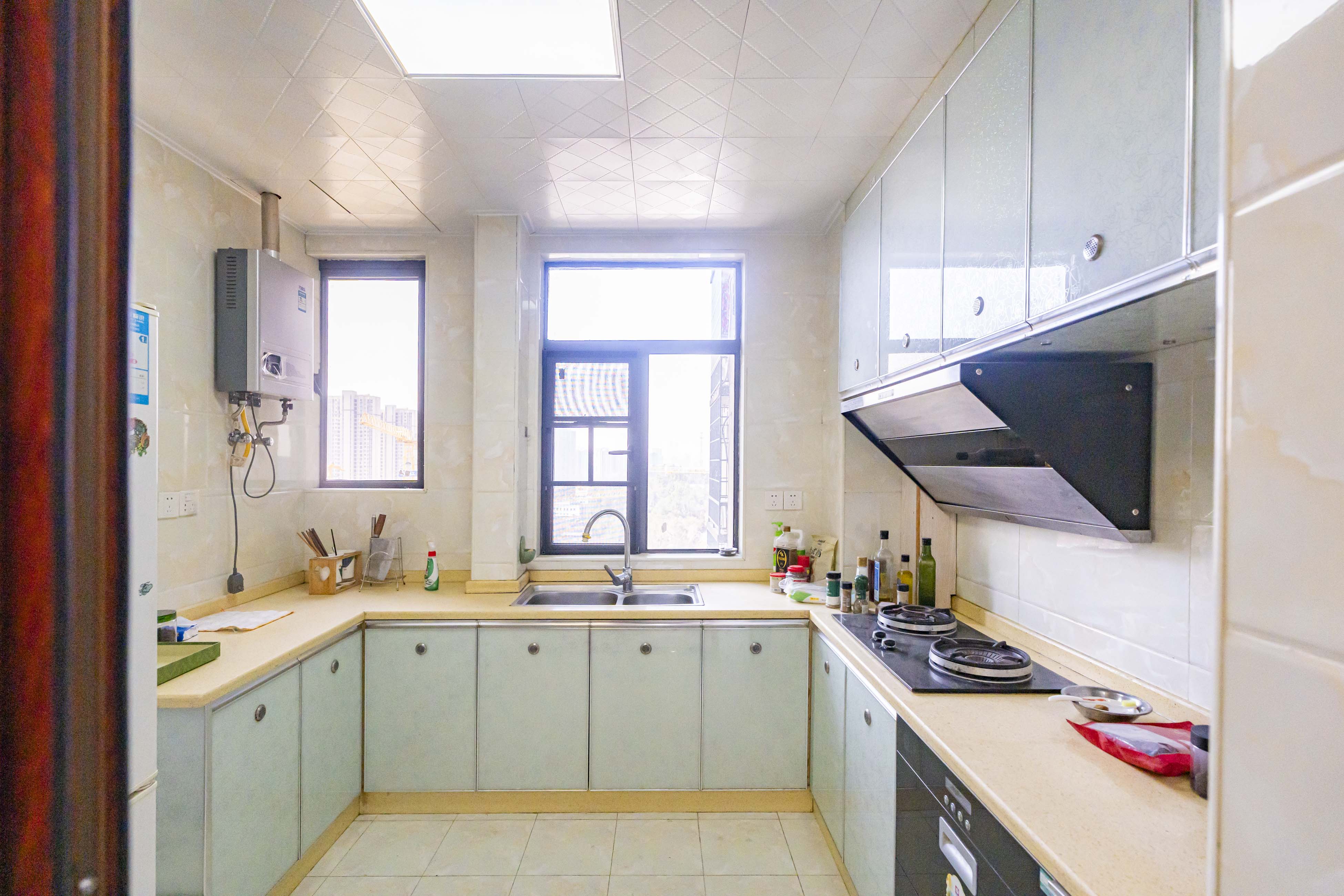 悦湖山 4室2厅2卫 90.0万 悦湖山 4室2厅2卫 90.0万厨房