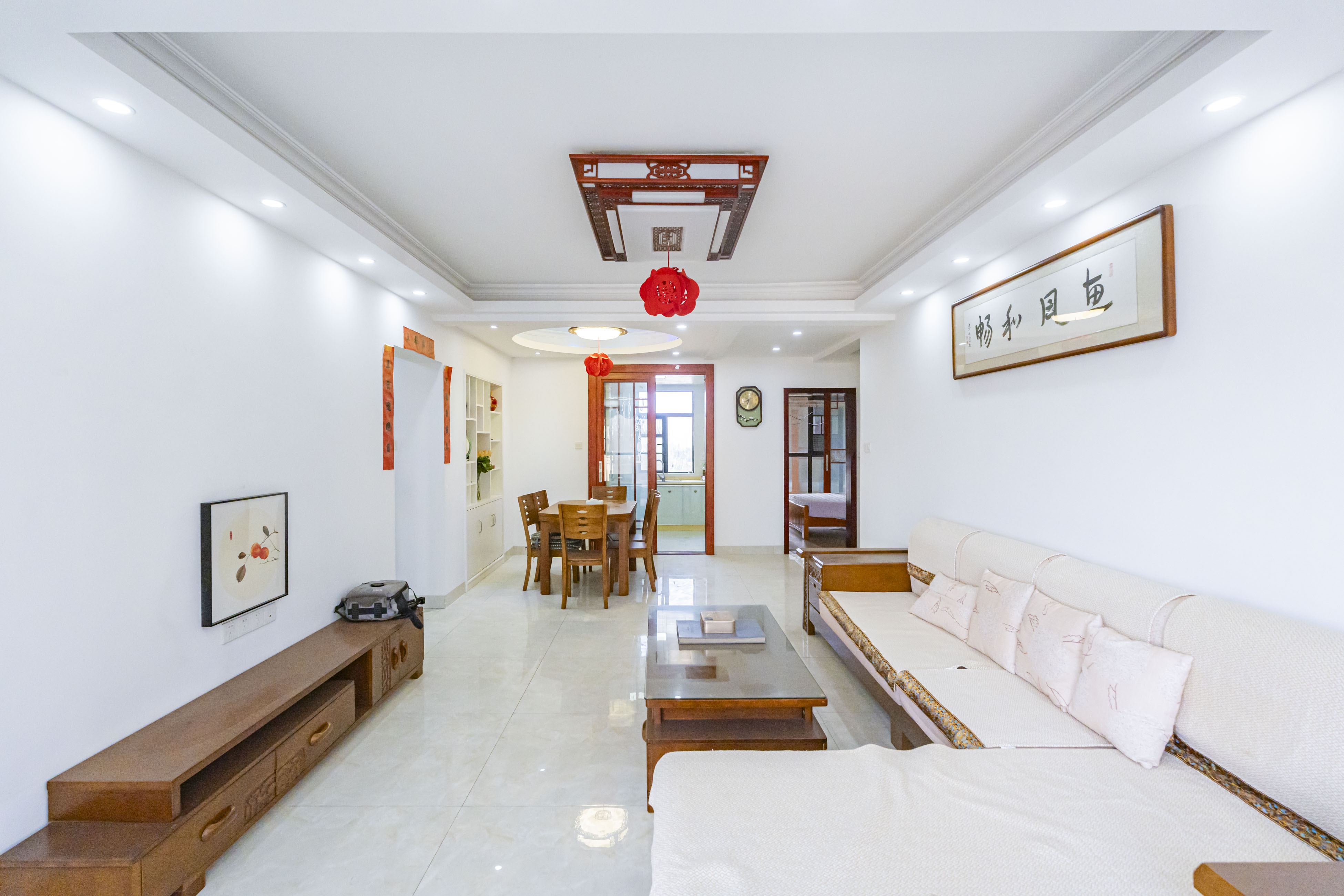 悦湖山 4室2厅2卫 90.0万 悦湖山 4室2厅2卫 90.0万客厅