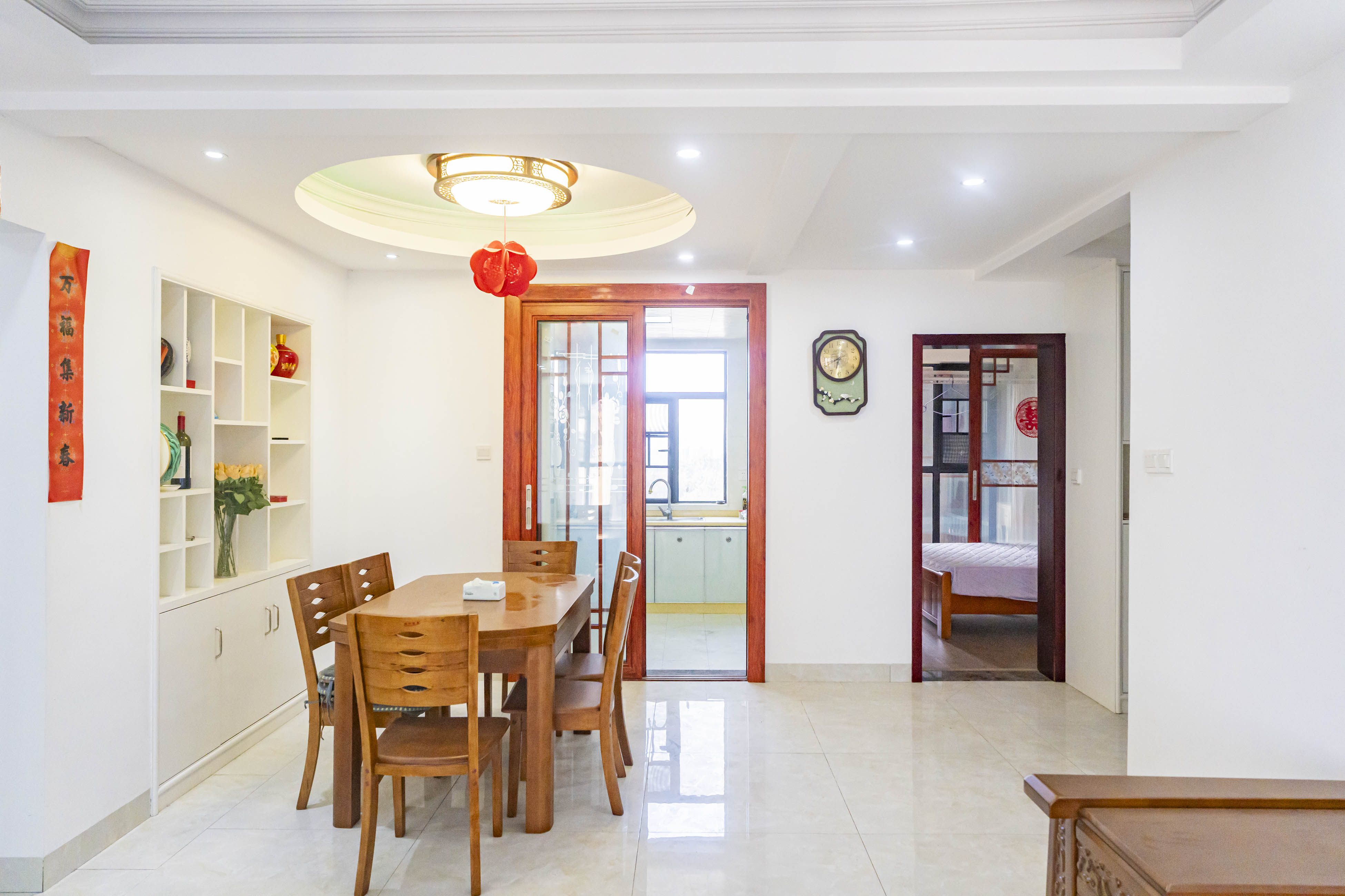 悦湖山 4室2厅2卫 90.0万 悦湖山 4室2厅2卫 90.0万客厅