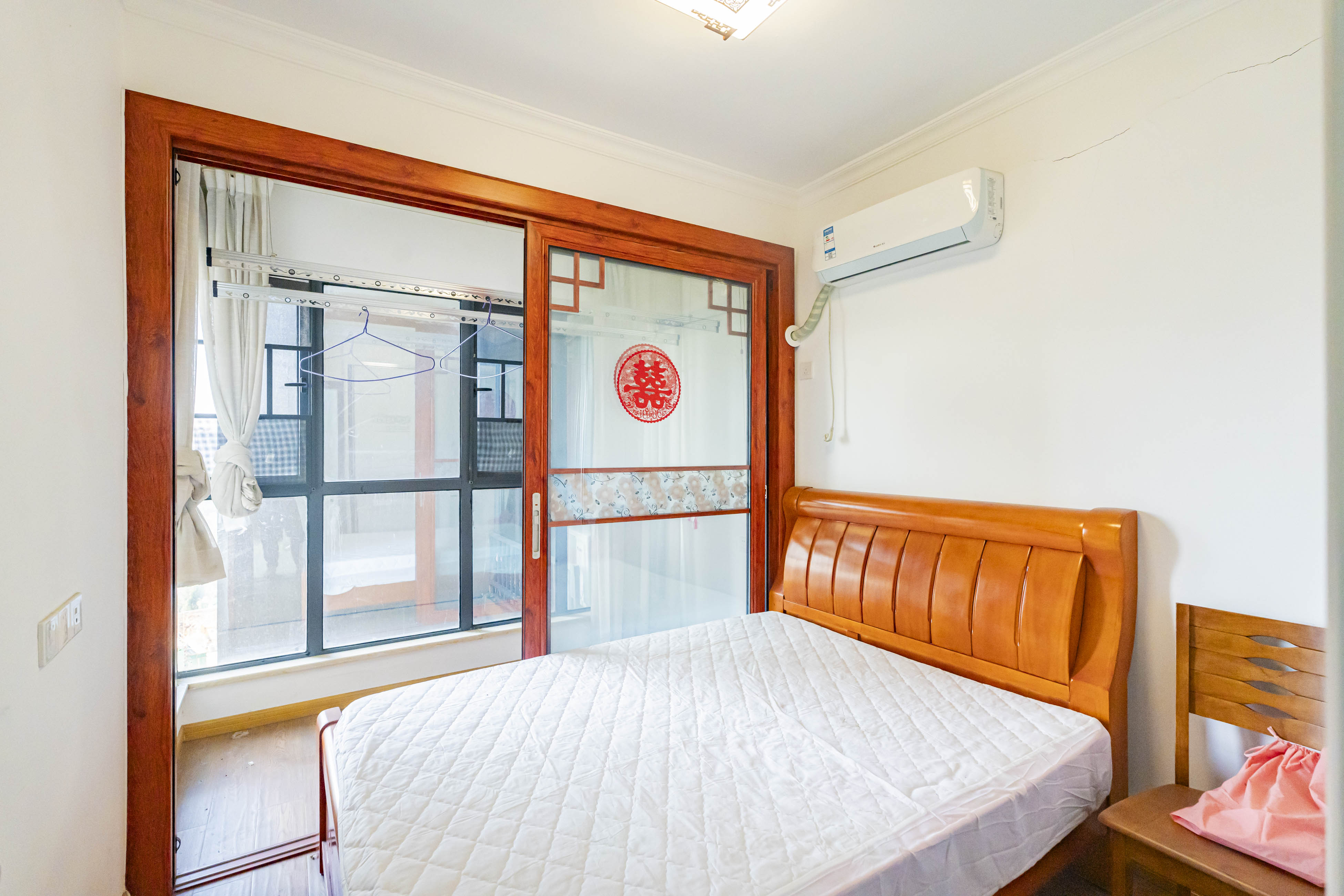 悦湖山 4室2厅2卫 90.0万 悦湖山 4室2厅2卫 90.0万卧室