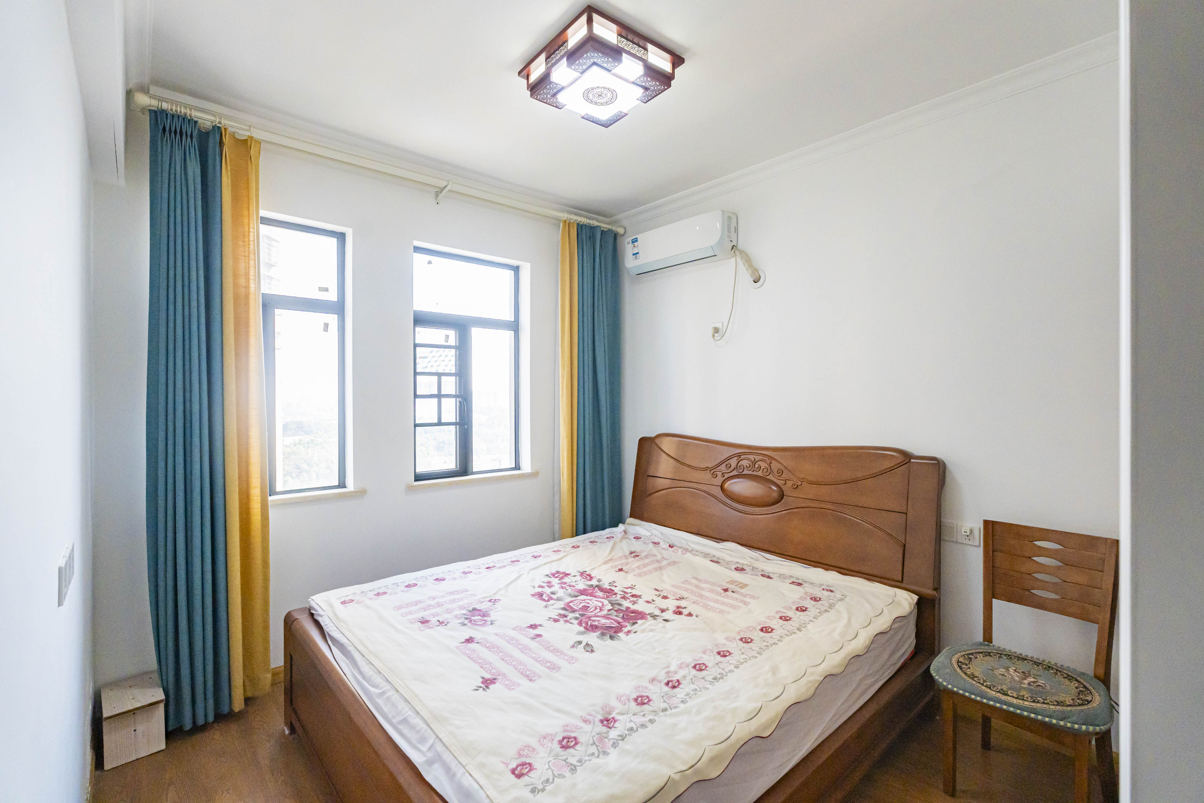 悦湖山 4室2厅2卫 90.0万 悦湖山 4室2厅2卫 90.0万卧室