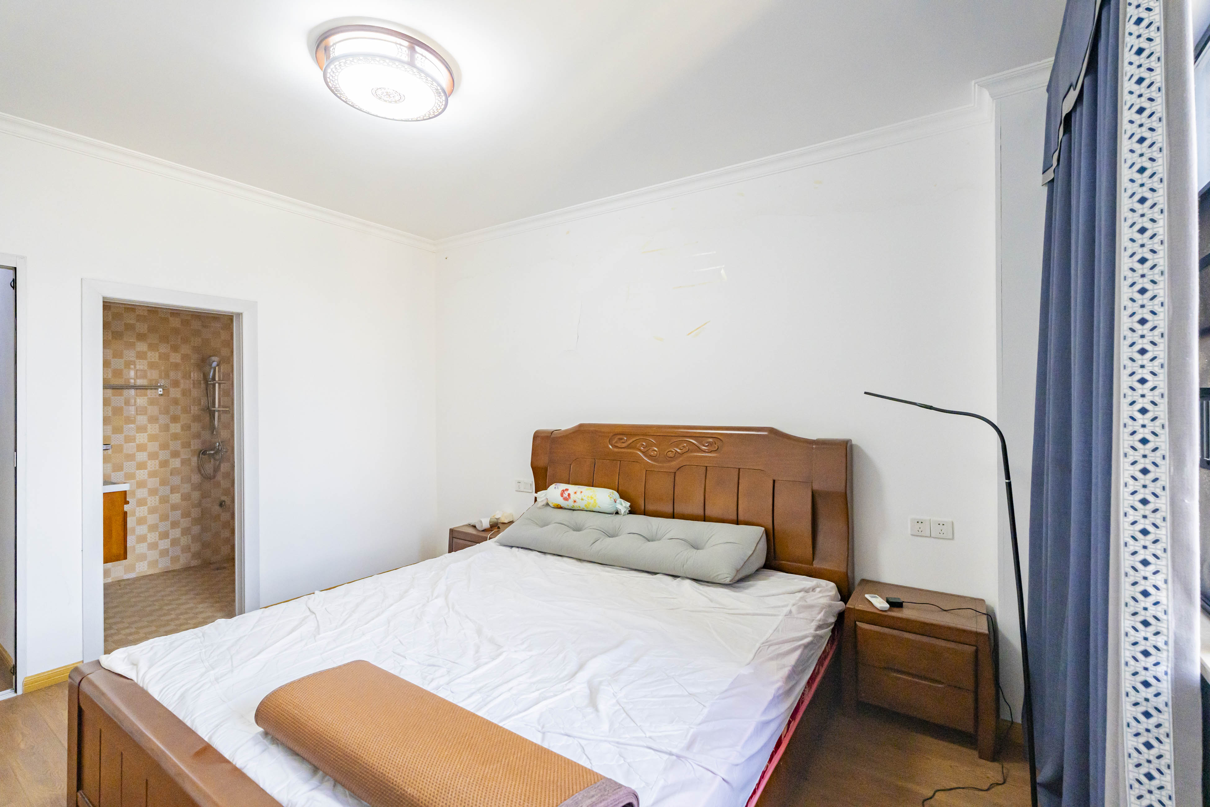 悦湖山 4室2厅2卫 90.0万 悦湖山 4室2厅2卫 90.0万卧室