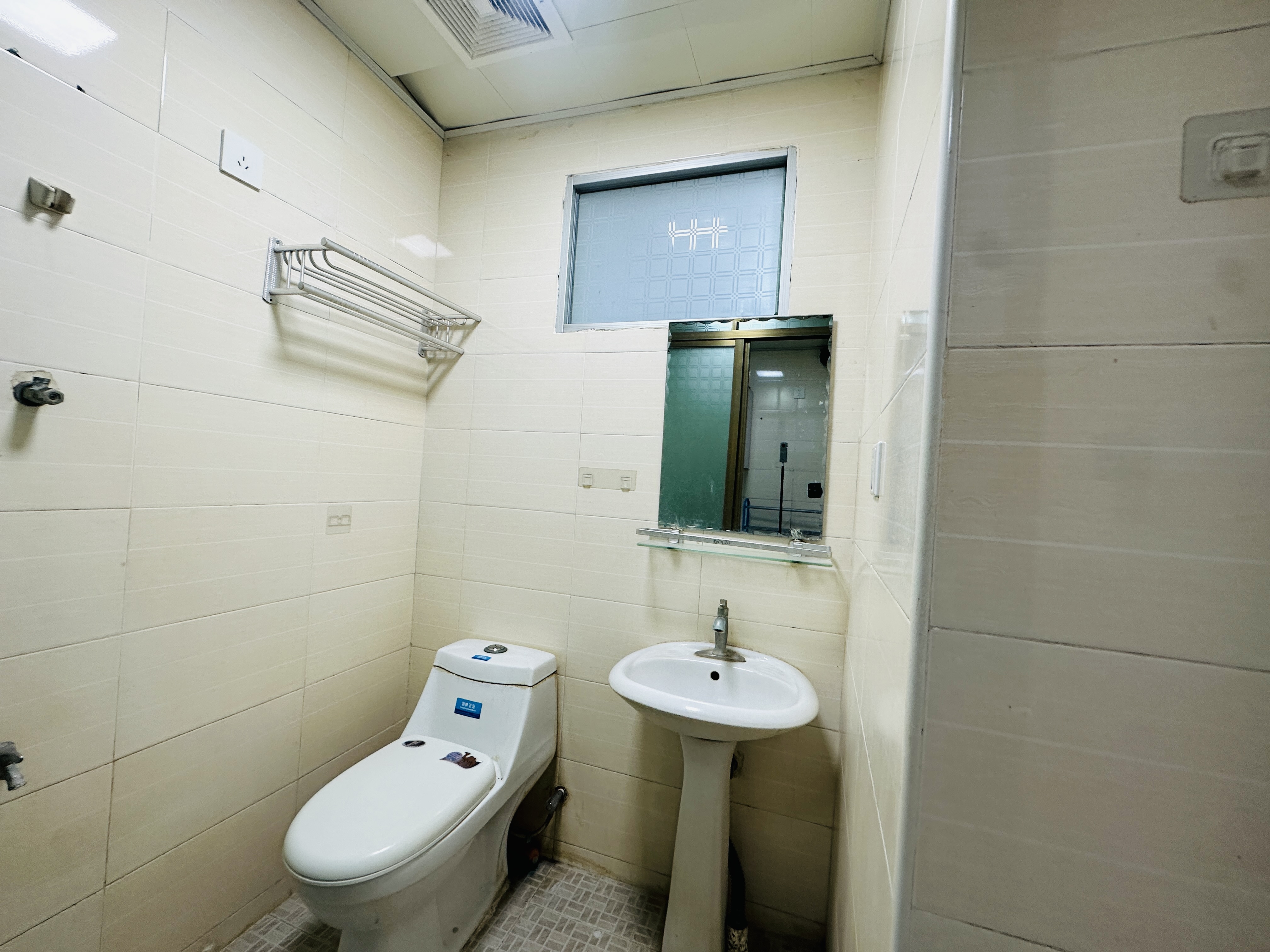 金竹园 1室1厅1卫 31.5万 金竹园 1室1厅1卫 31.5万卫生间