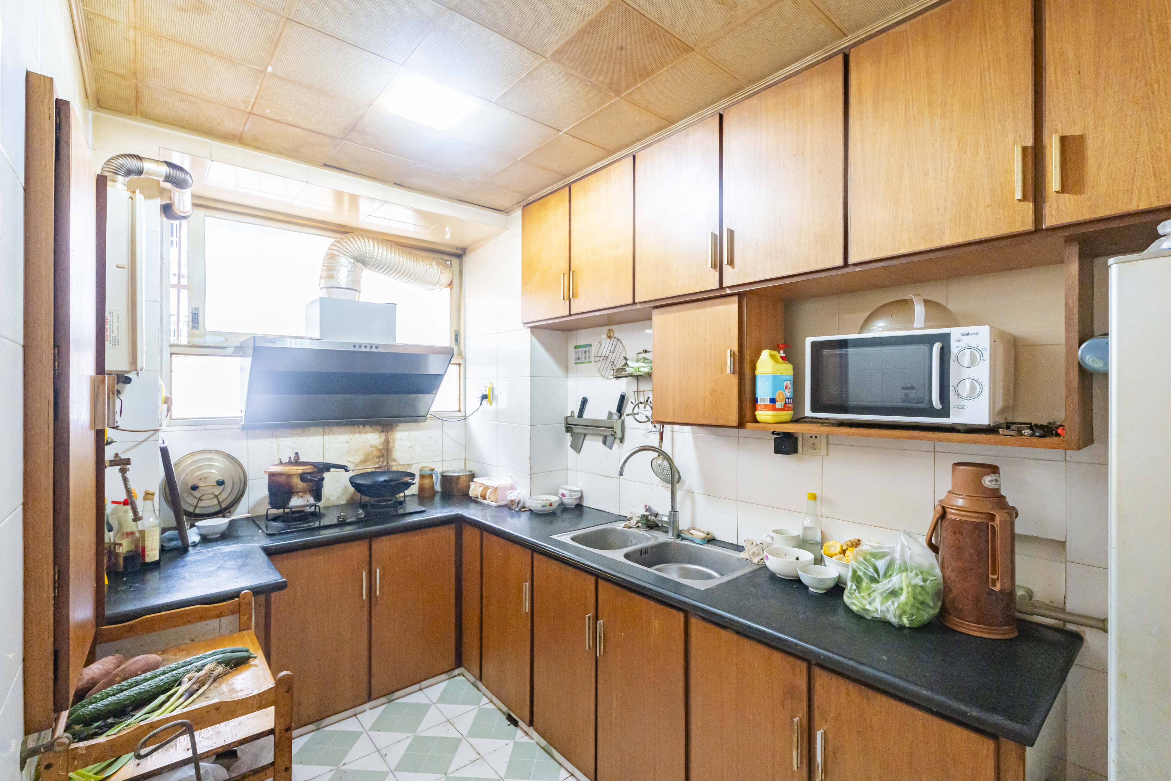 学宫街商住楼  3室2厅1卫   92.00万厨房