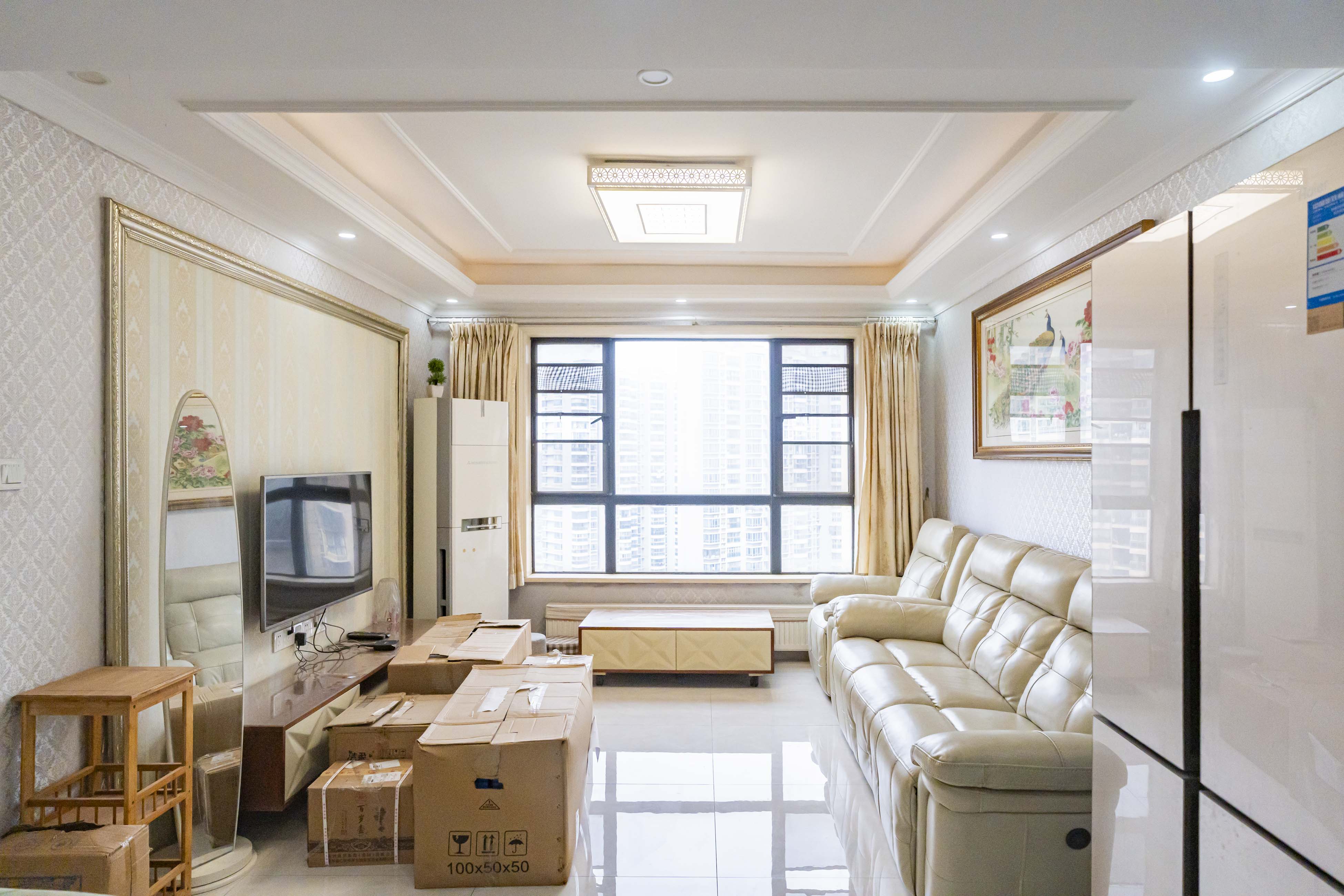 香江锦城  3室2厅2卫    116.0万 香江锦城  3室2厅2卫    116.0万客厅