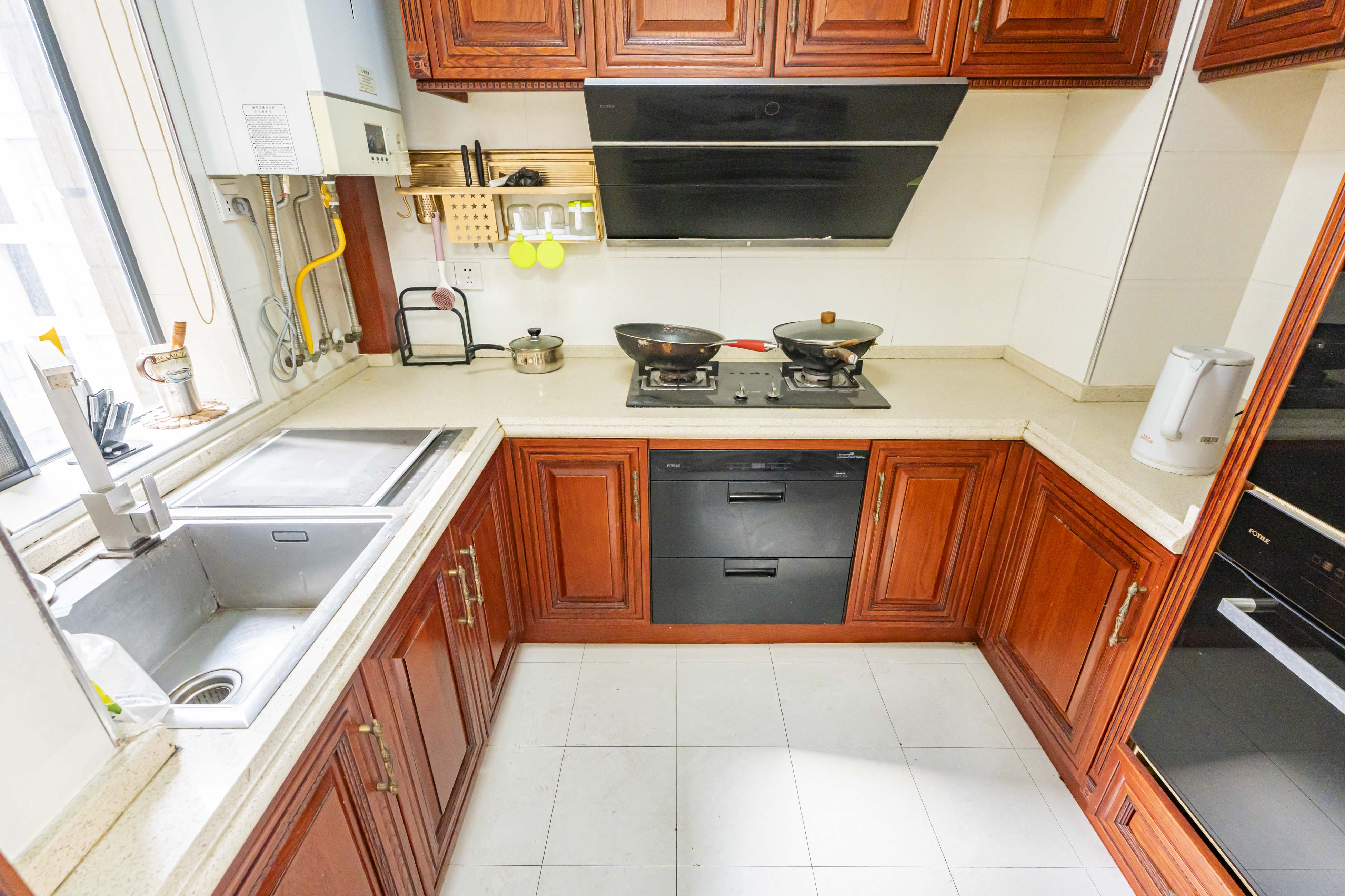 香江锦城  3室2厅2卫    116.0万 香江锦城  3室2厅2卫    116.0万厨房