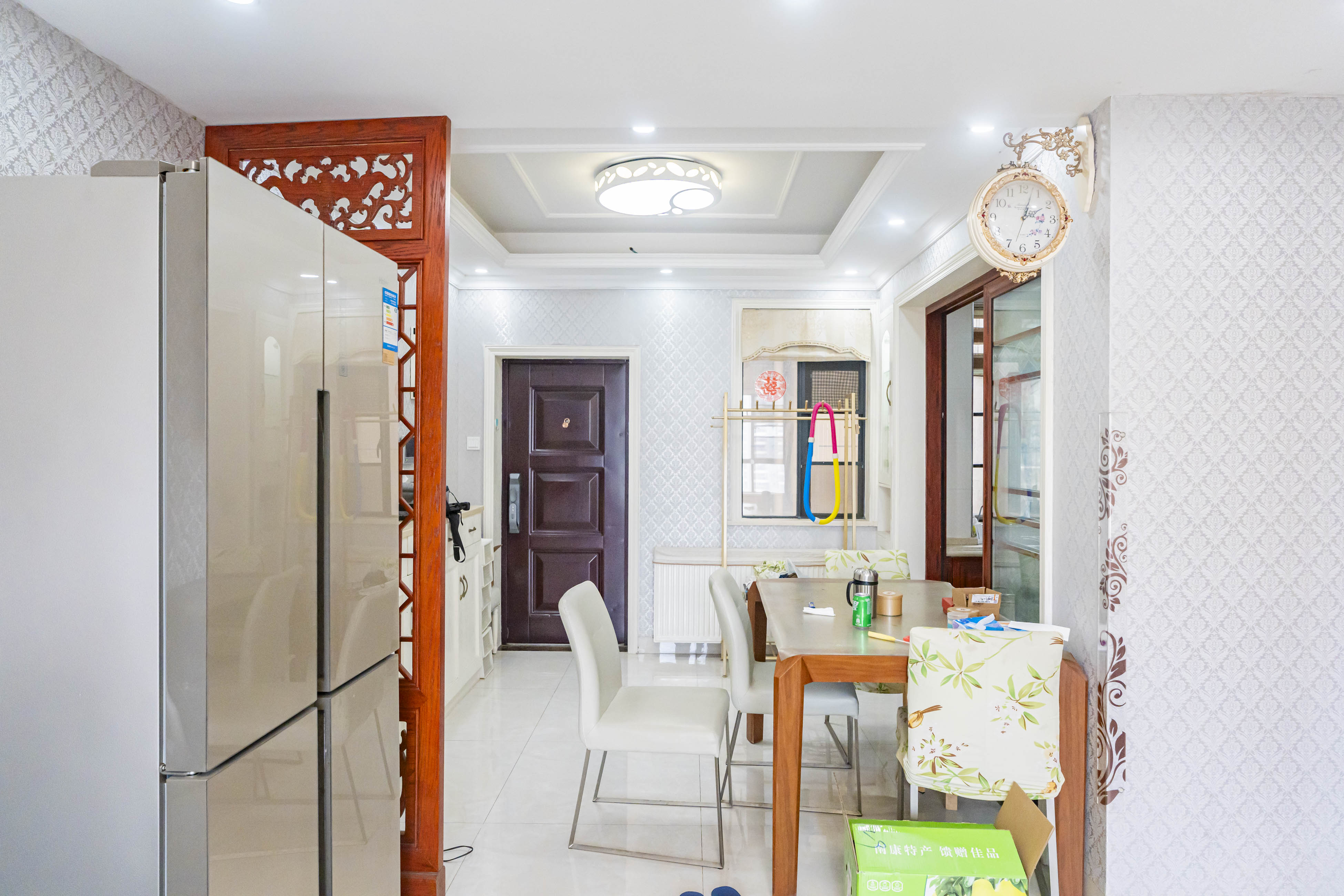 香江锦城  3室2厅2卫    116.0万 香江锦城  3室2厅2卫    116.0万客厅