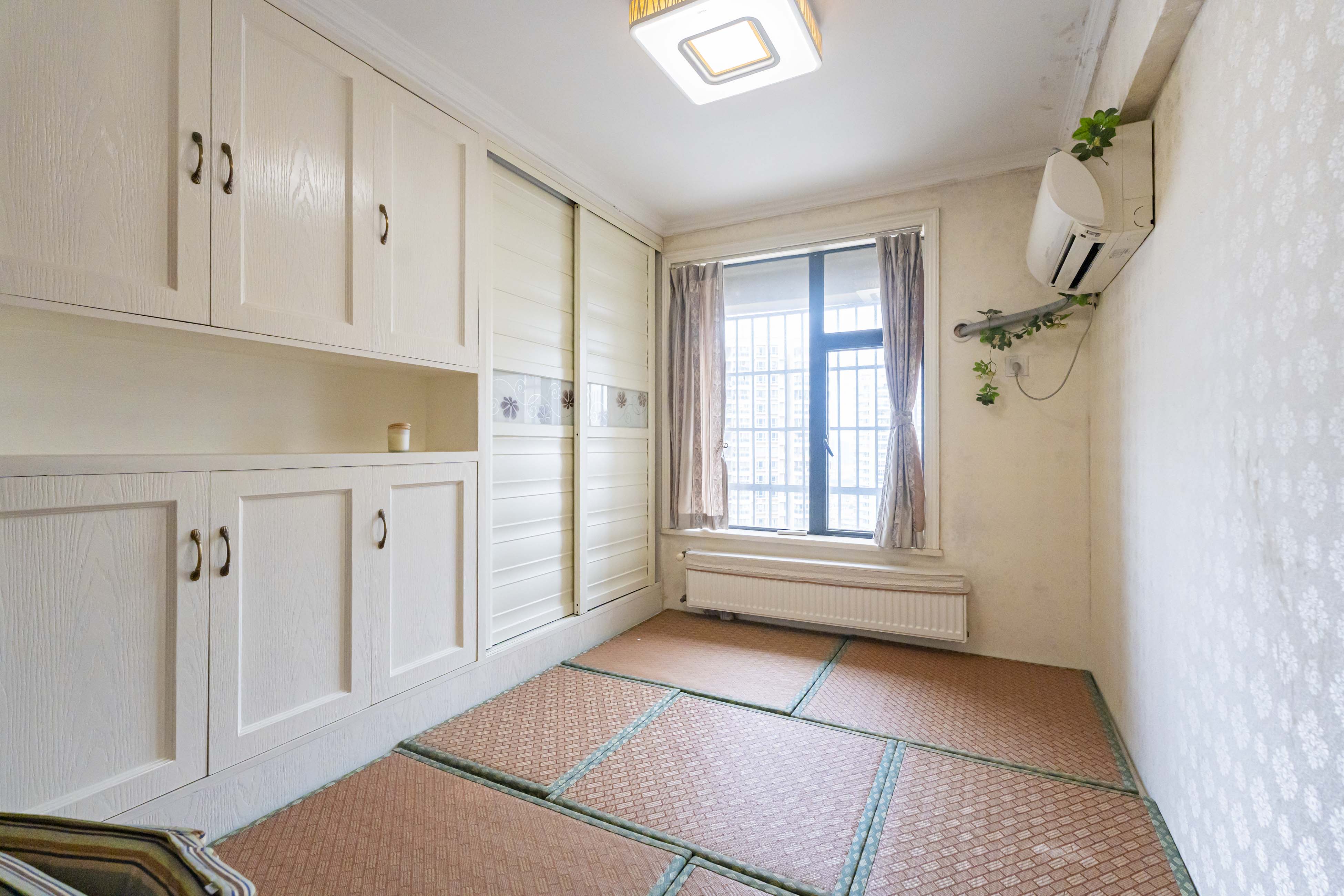 香江锦城  3室2厅2卫    116.0万 香江锦城  3室2厅2卫    116.0万卧室