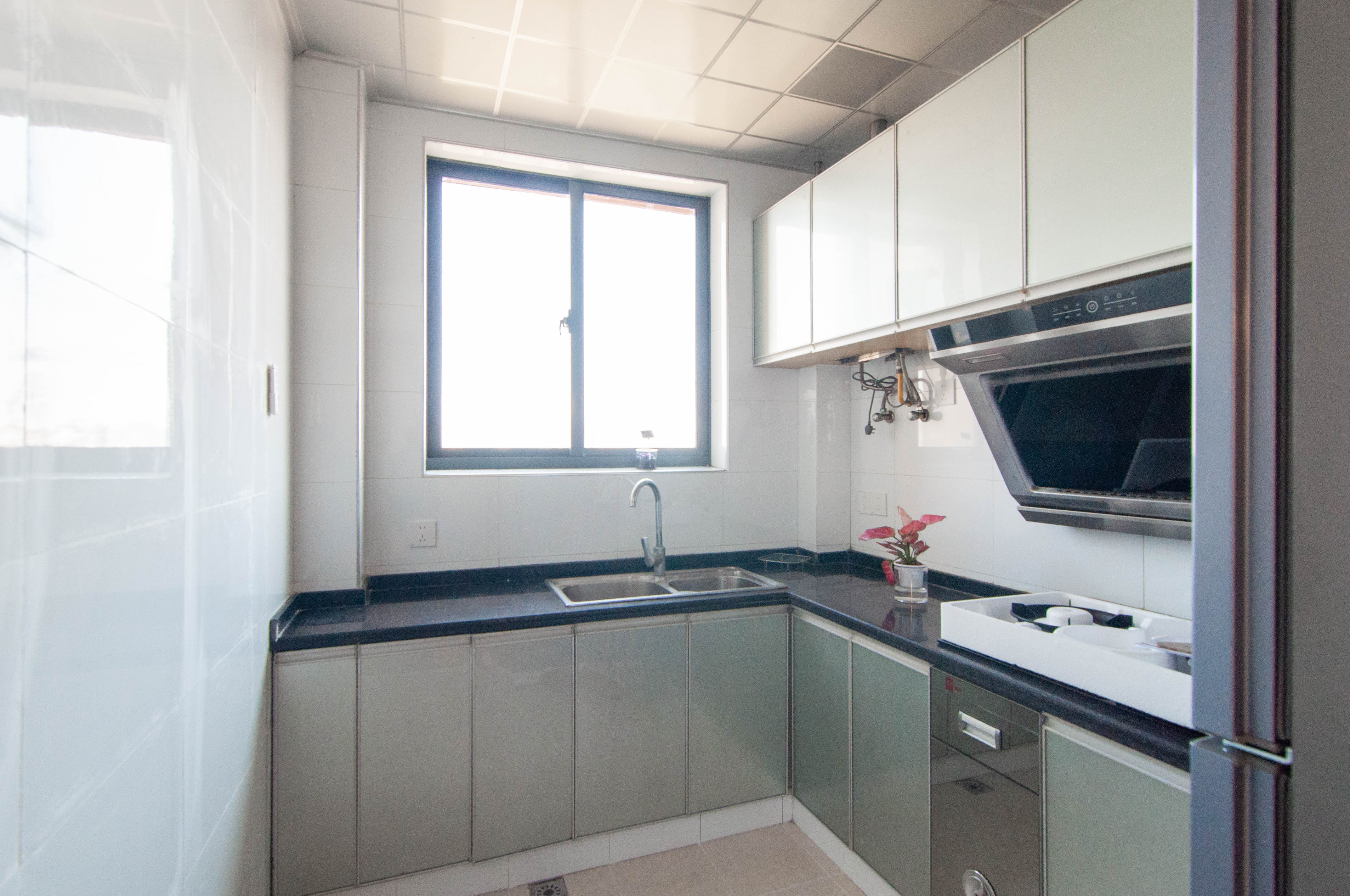 翡翠华庭  3室2厅1卫    79.8万厨房