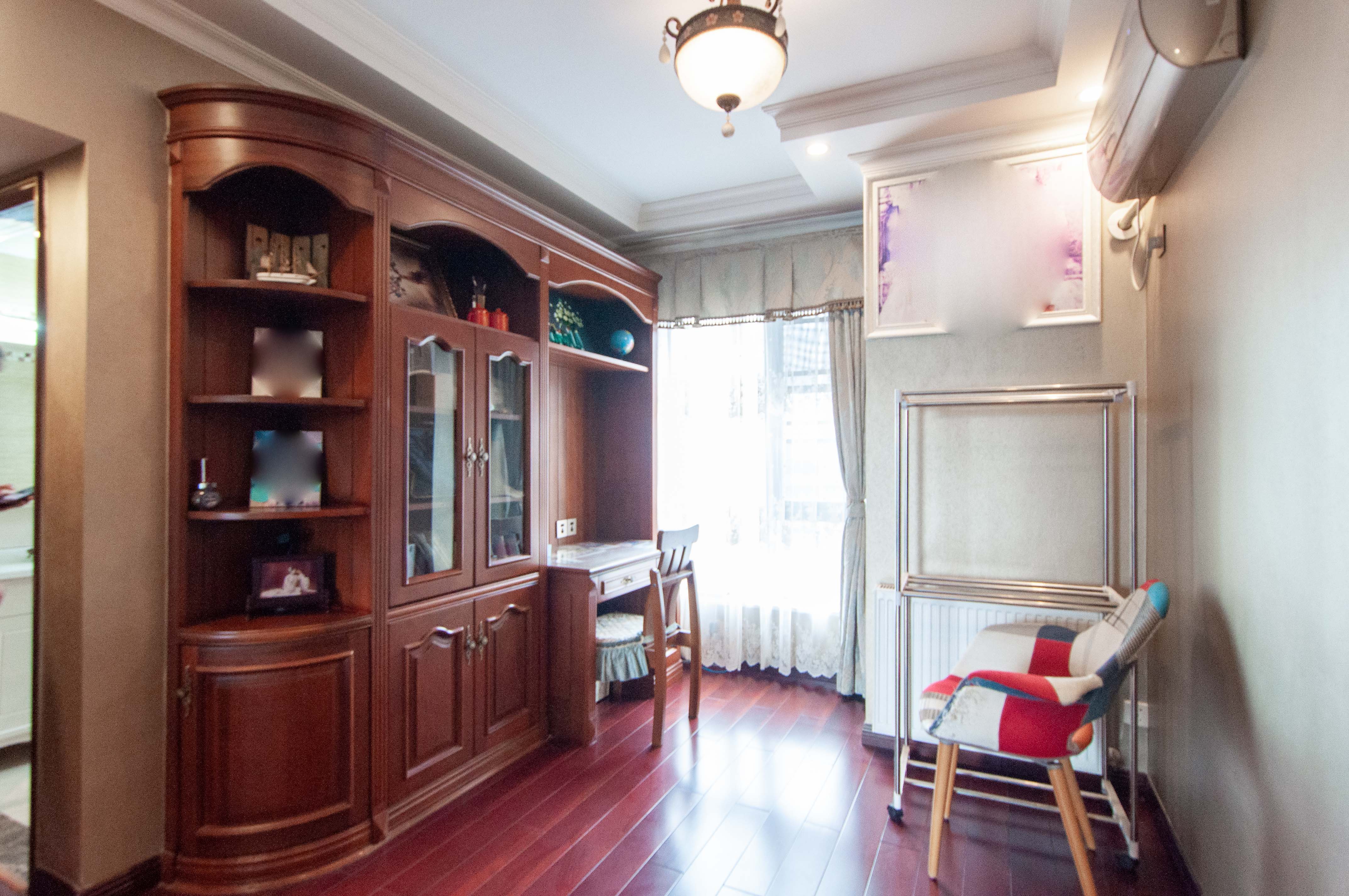 达美D6区  4室2厅2卫   210.00万其他