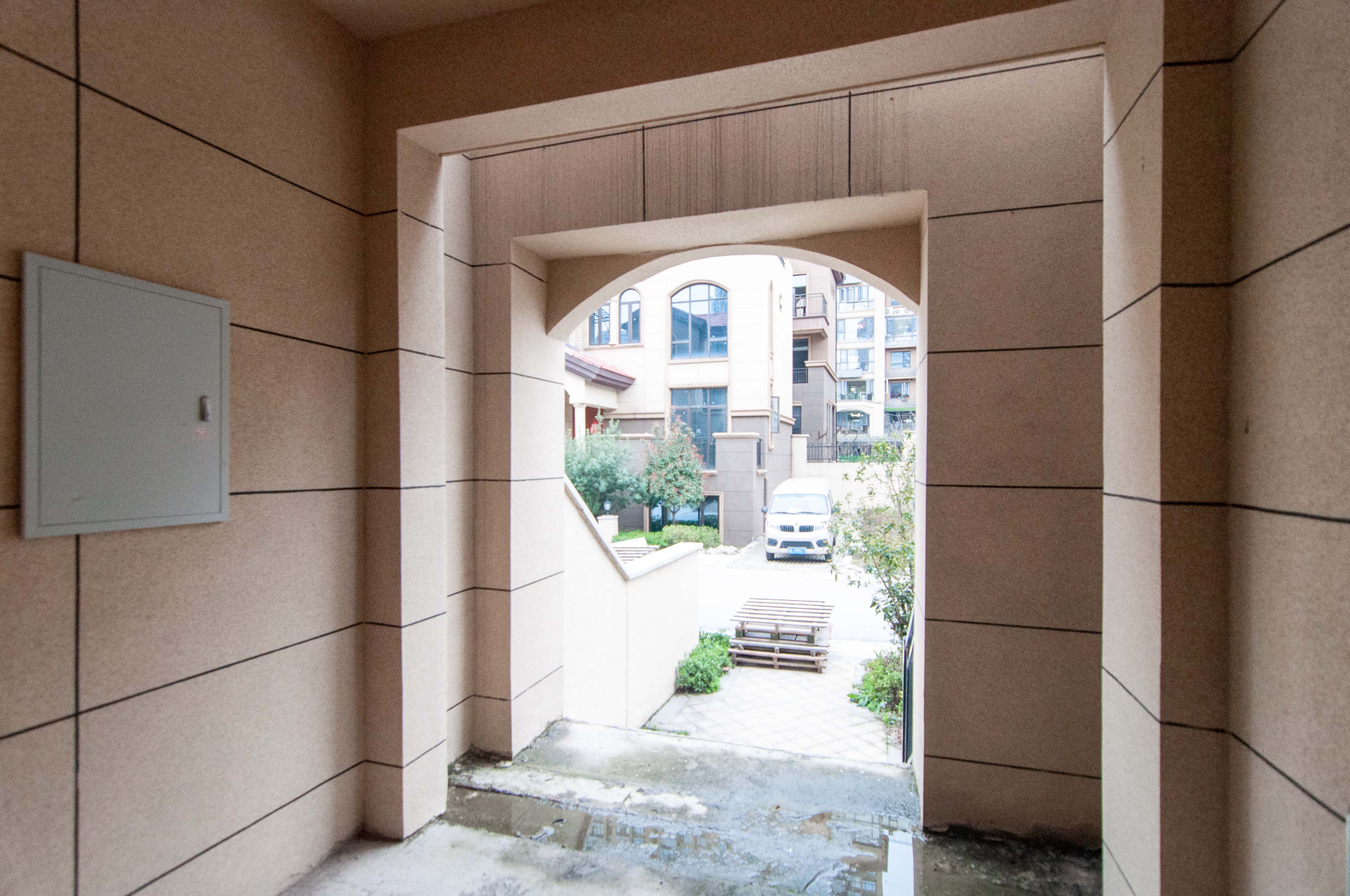 振业城二期  6室1厅3卫   820.00万其他
