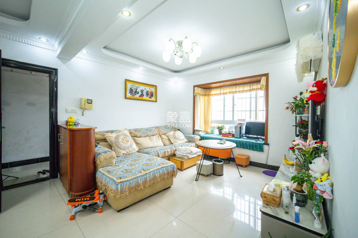 晶华美地  2室2厅1卫    37.8万 晶华美地  2室2厅1卫    37.8万客厅