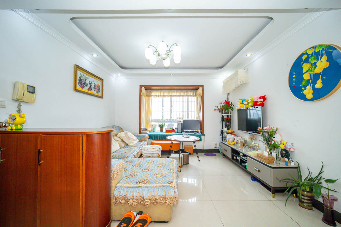 晶华美地  2室2厅1卫    37.8万 晶华美地  2室2厅1卫    37.8万客厅