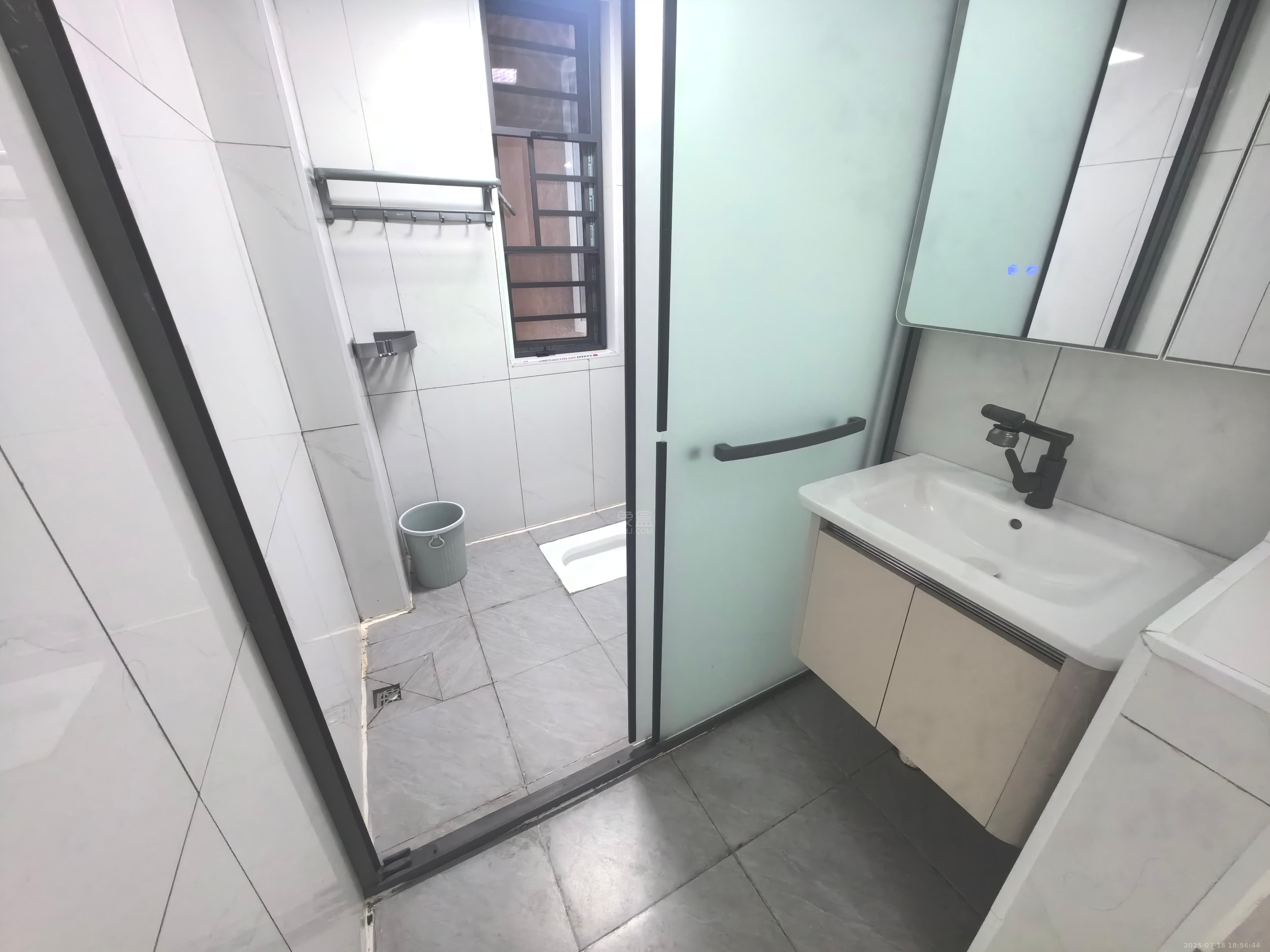 学府港湾  3室2厅2卫   1800.00元/月室内图